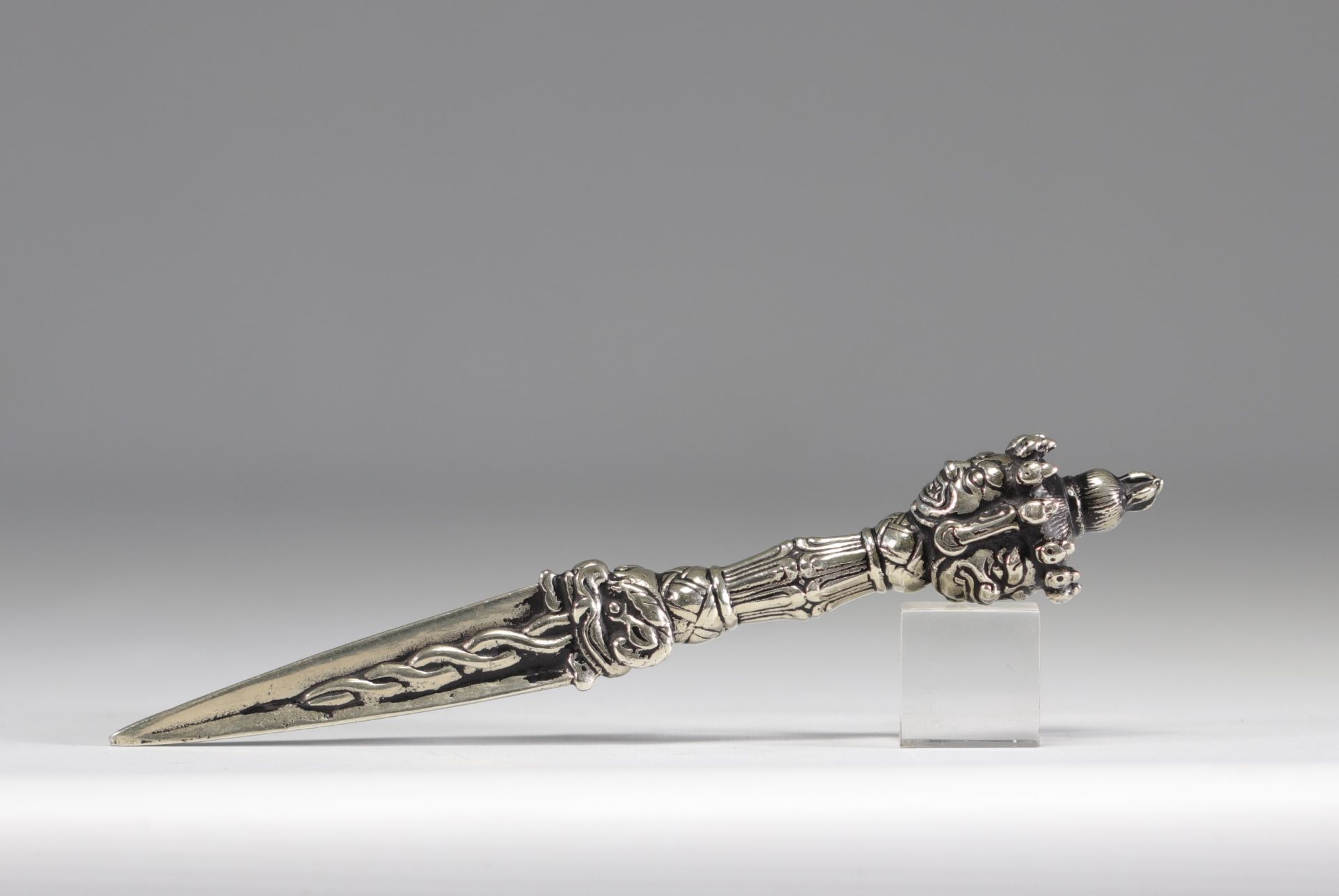 Solid silver Phurbu ritual dagger from China and Tibet - Image 3 of 3
