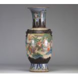 Large Nanking porcelain vase decorated with figures from 19th century