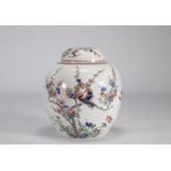Covered vase in Chinese porcelain of the famille verte decorated with birds