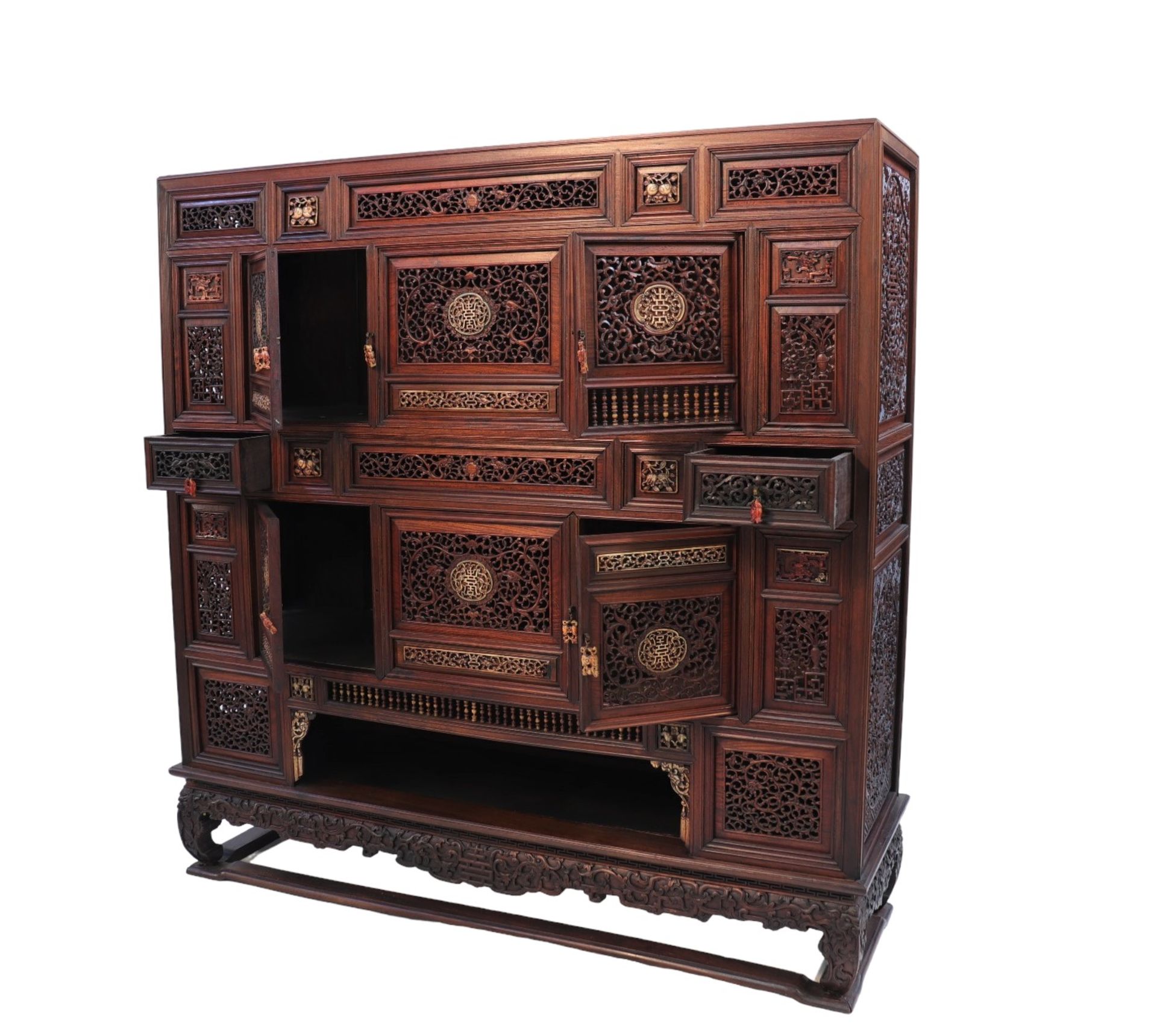 An exceptional piece of Chinese furniture decorated with dragons and bone inlays from the Qing perio