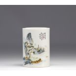 Porcelain brush holder decorated with a landscape from the Republic period