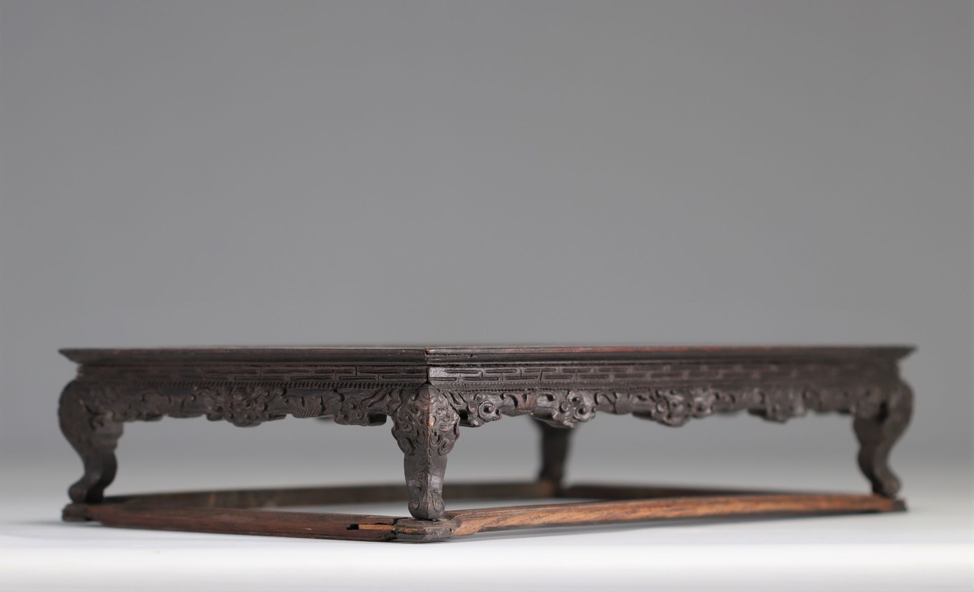 Rare carved wooden base with remains of polychromy from China from 18th century - Image 3 of 7