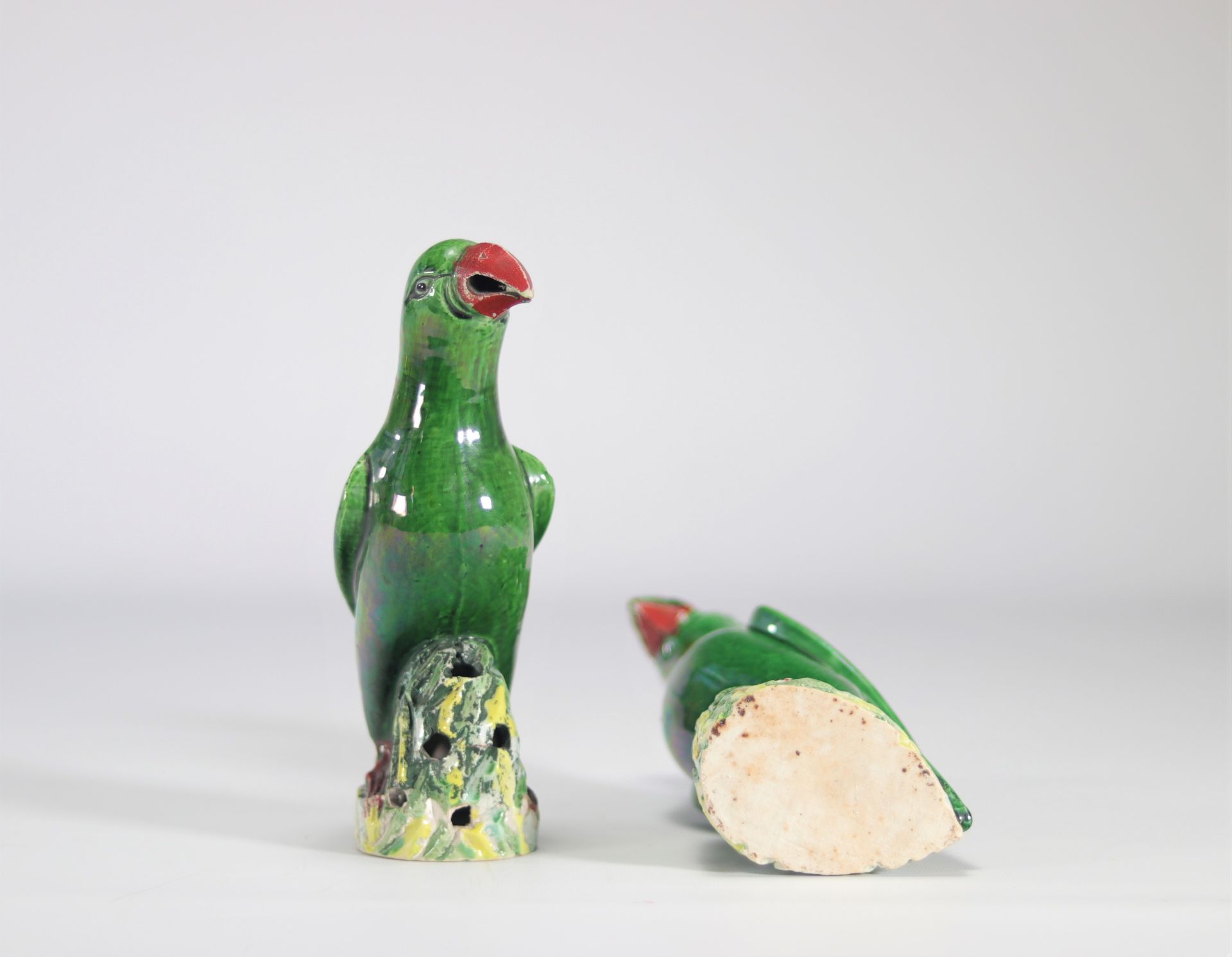 Pair of green glazed 'parrot' birds from China from the 19th century - Image 4 of 4
