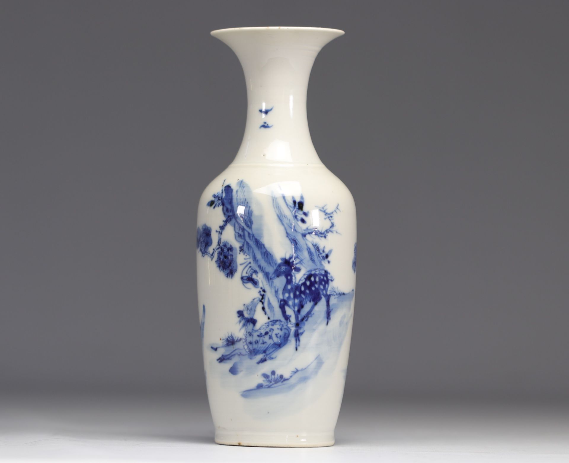 Blue-white porcelain vase with deer design from Qing period (æ¸…æœ) - Image 2 of 3