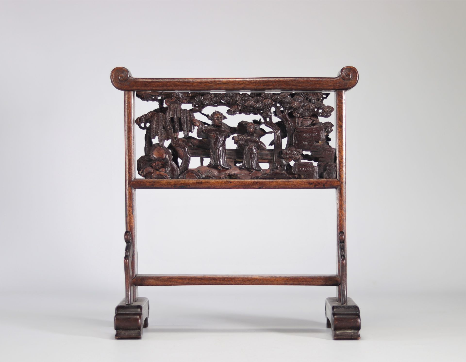 Carved wooden brush holder decorated with figures and deers from Qing period (æ¸…æœ) - Image 2 of 4