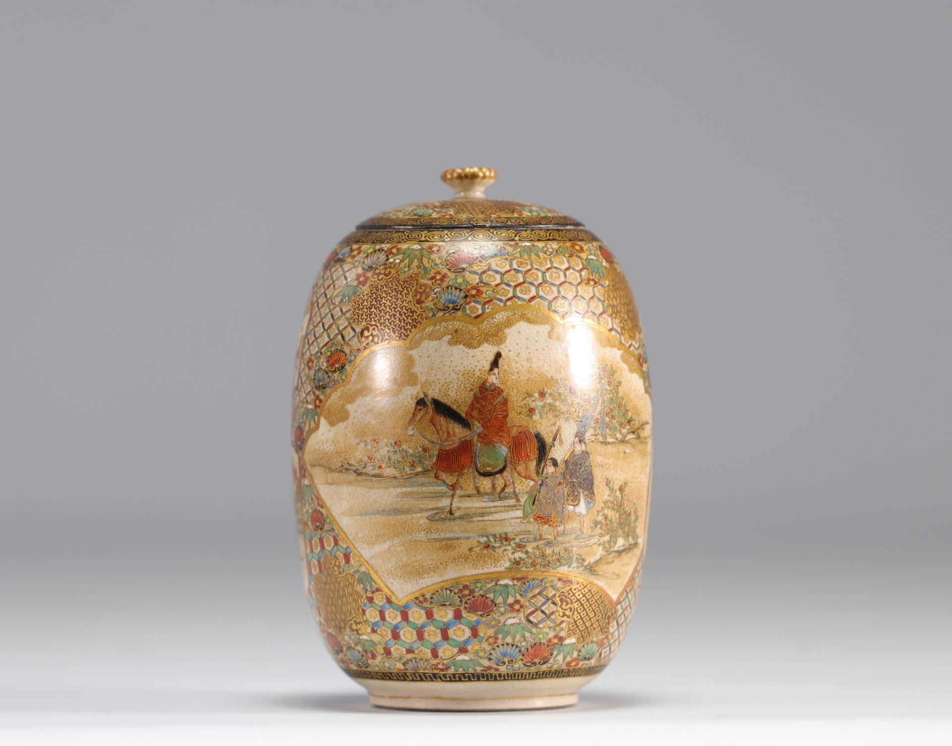 A beautiful enamel-decorated Satsuma covered vase with figures and flowers, circa late 19th century - Image 2 of 6