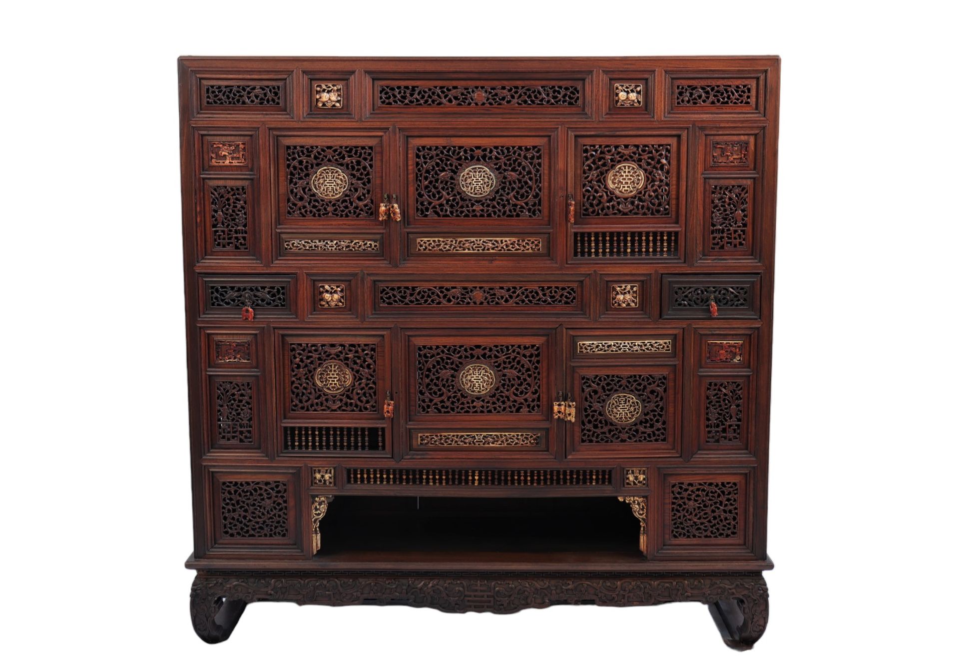 An exceptional piece of Chinese furniture decorated with dragons and bone inlays from the Qing perio - Image 2 of 4