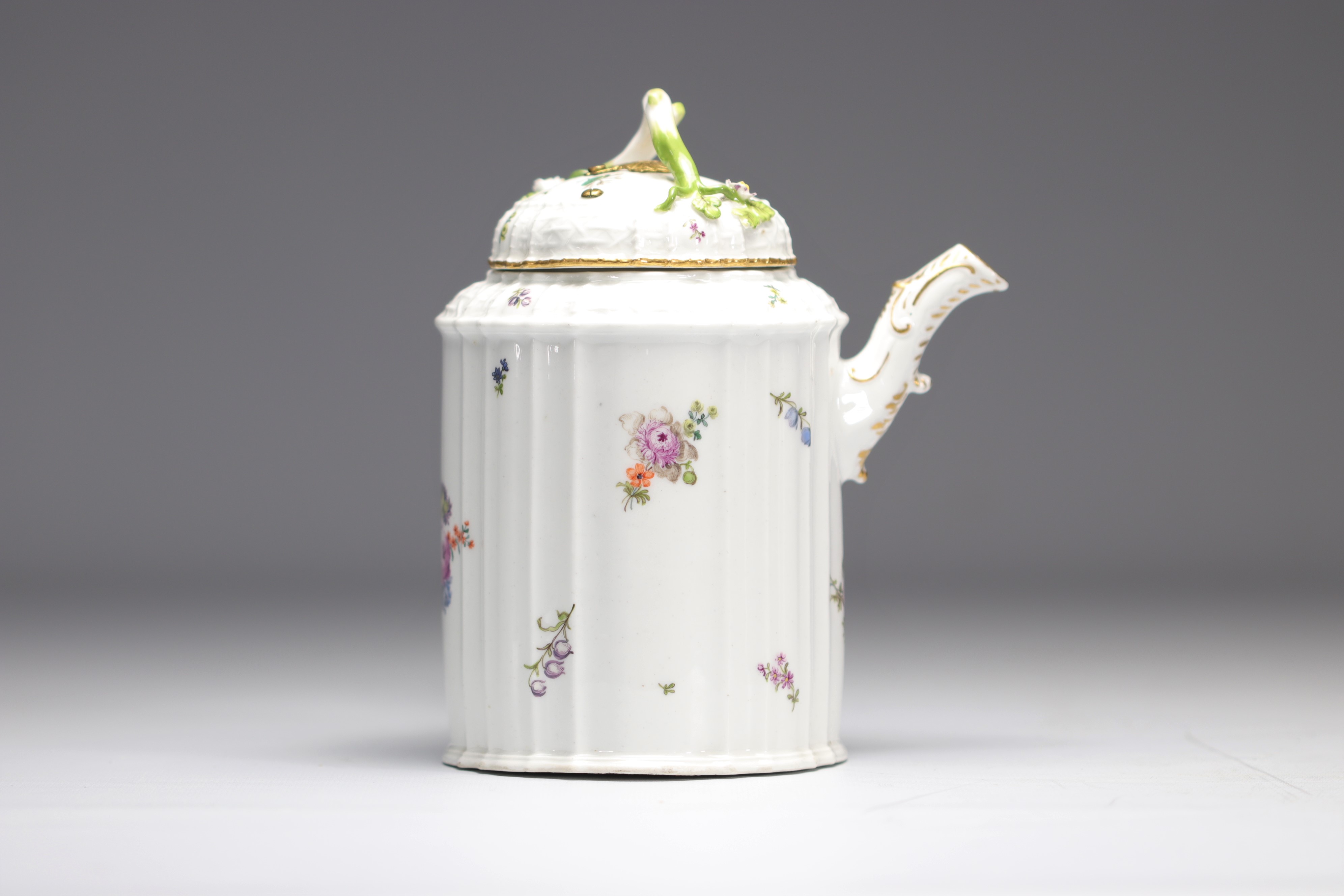Porcelain chocolate pot from 18th century - Image 3 of 3