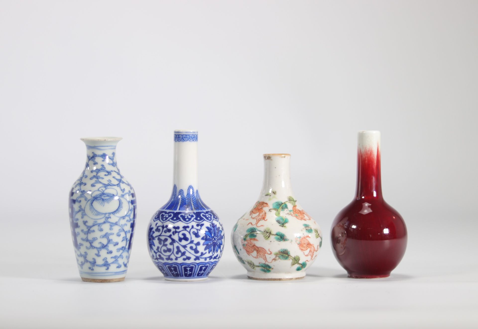 (4) Set of porcelain vases in white, blue and oxblood from Qing period (æ¸…æœ) - Image 2 of 3