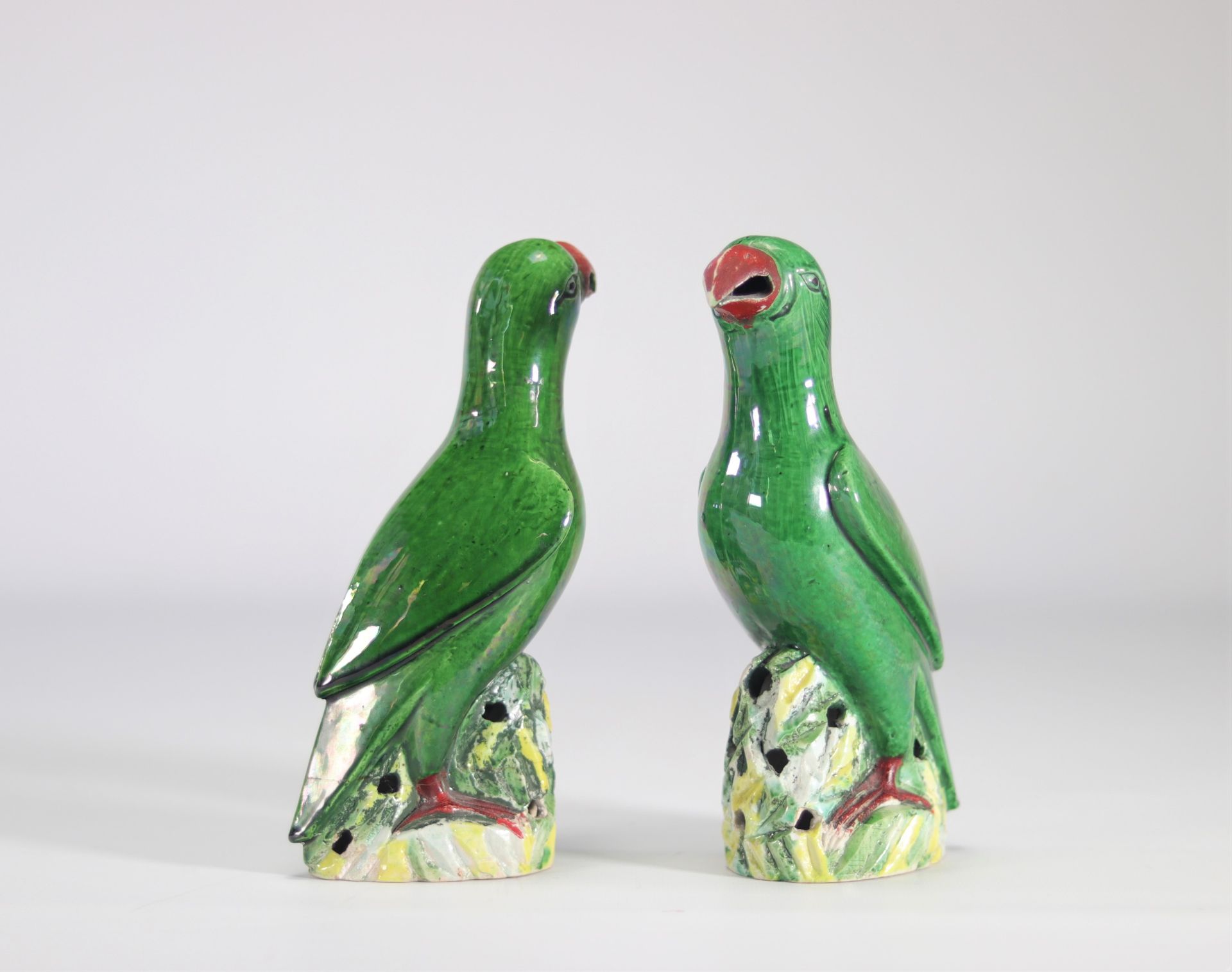 Pair of green glazed 'parrot' birds from China from the 19th century - Image 3 of 4