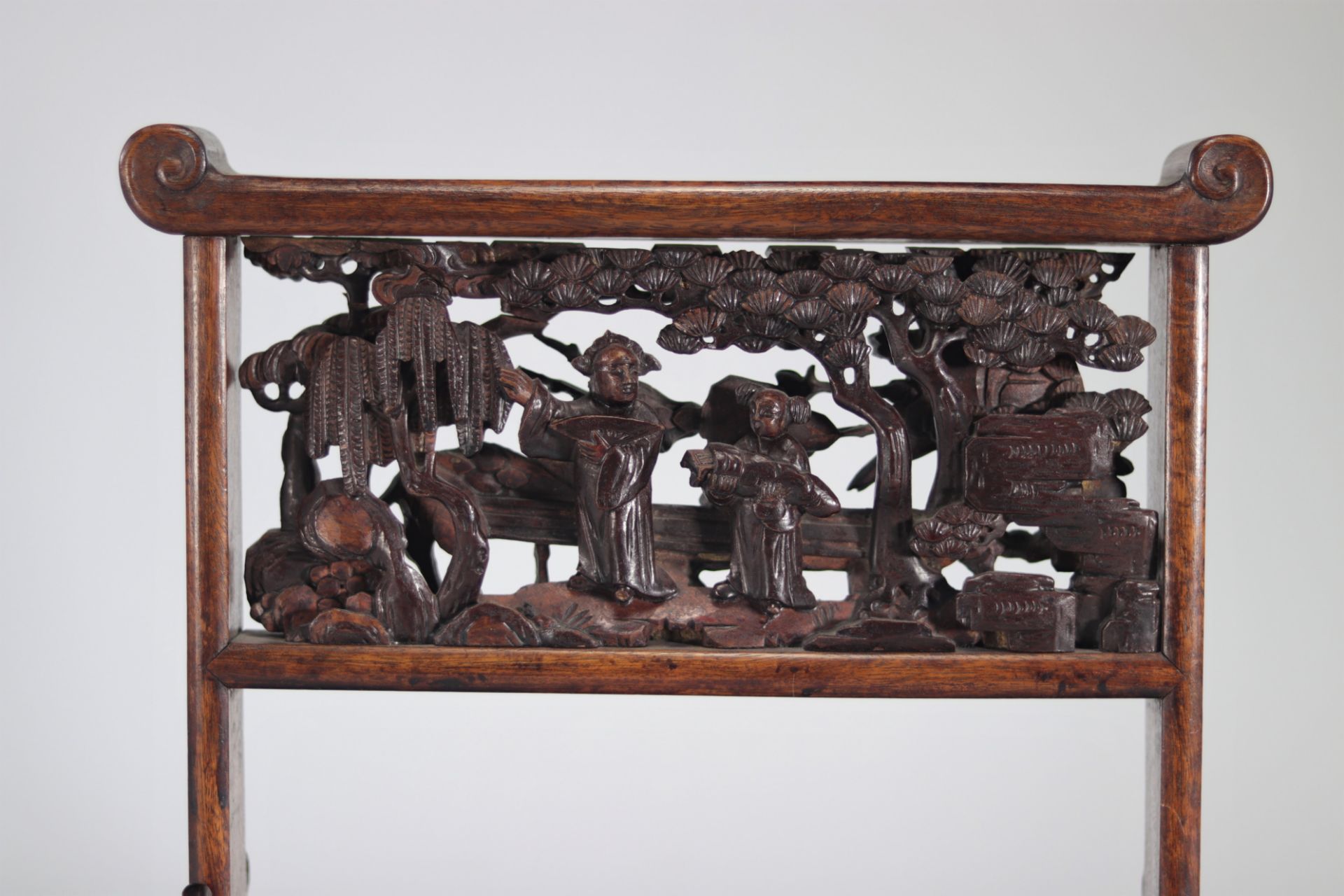 Carved wooden brush holder decorated with figures and deers from Qing period (æ¸…æœ) - Image 3 of 4