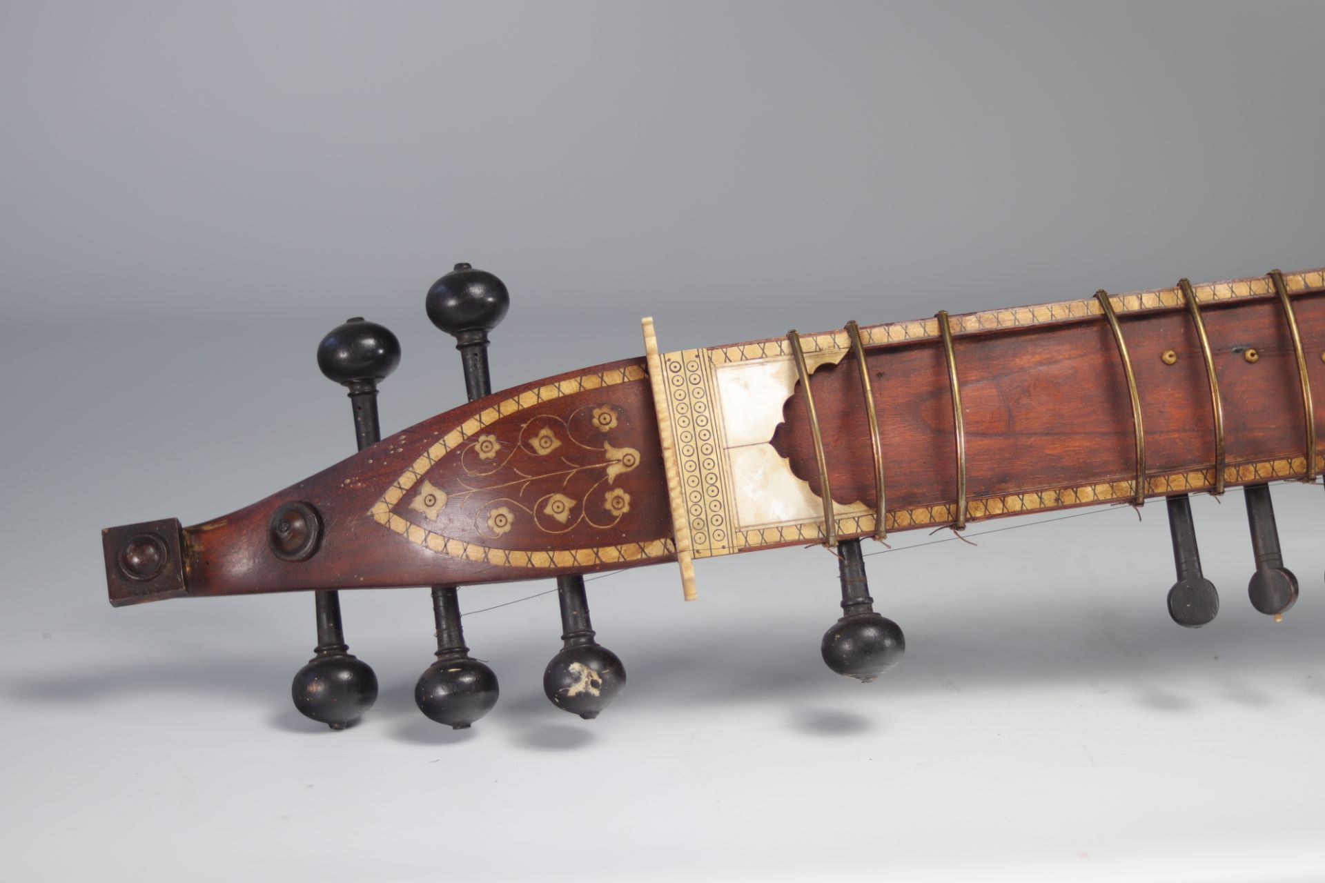 Stringed instrument called "La Vina" from India - Image 3 of 4