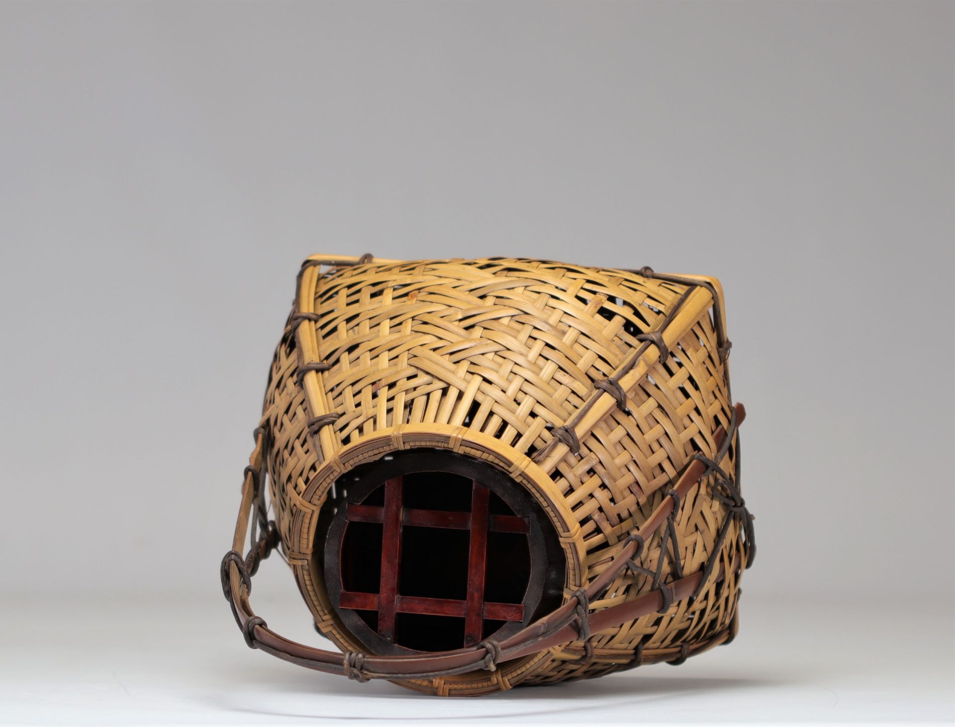 Ikebana basket in its original box, signed Chikuunsai - Showa period (1926-1989) - Image 4 of 4