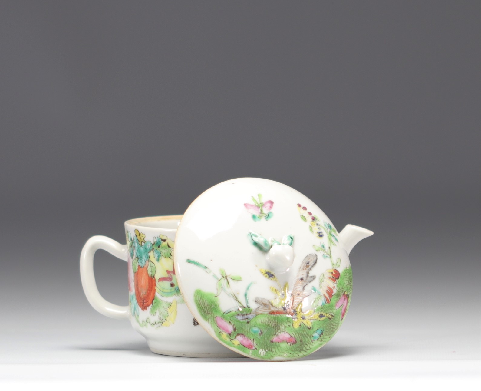 Famille rose porcelain teapot decorated with butterflies and flowers - Image 3 of 4