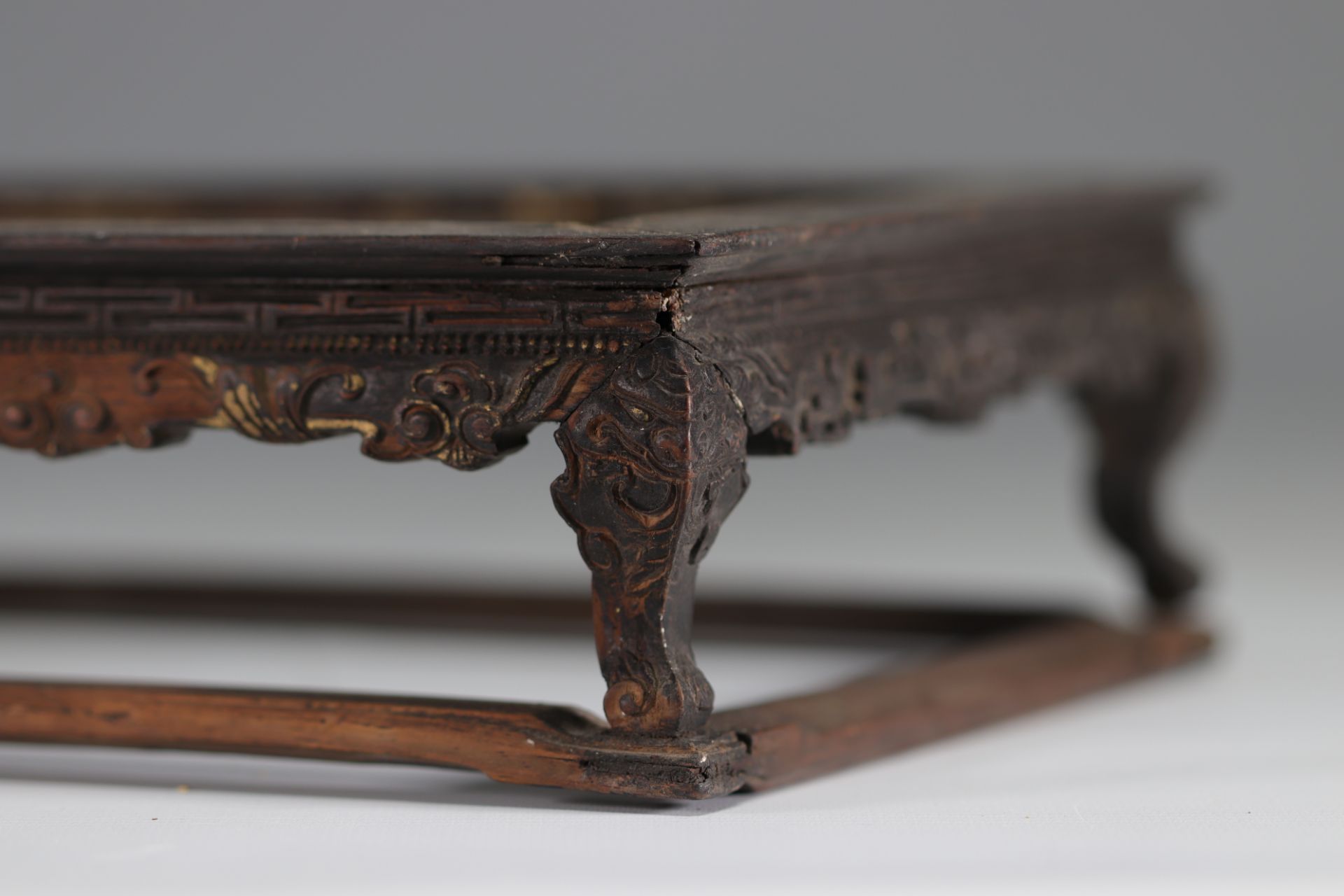 Rare carved wooden base with remains of polychromy from China from 18th century - Image 6 of 7