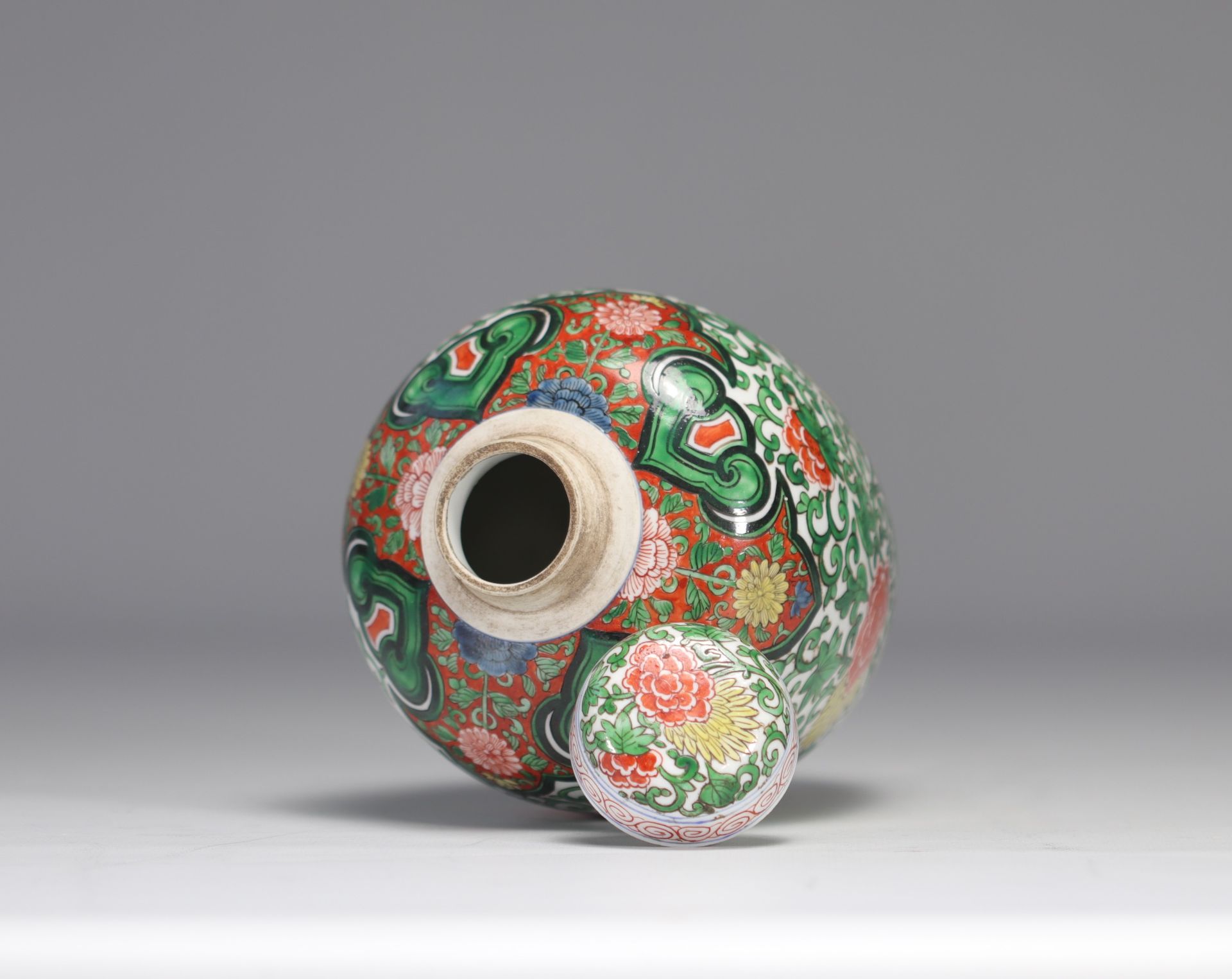 Covered vase in Chinese porcelain decorated with a lion with a blue head - Image 5 of 5