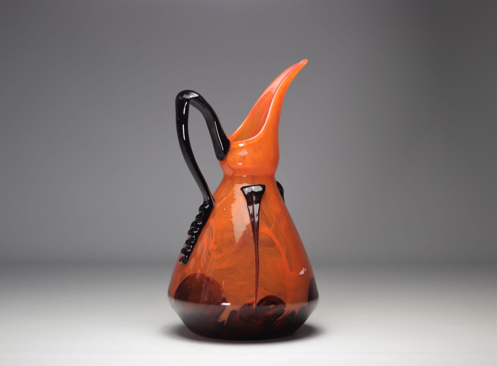 SCHNEIDER Proof glass pitcher on an orange background - Image 4 of 5