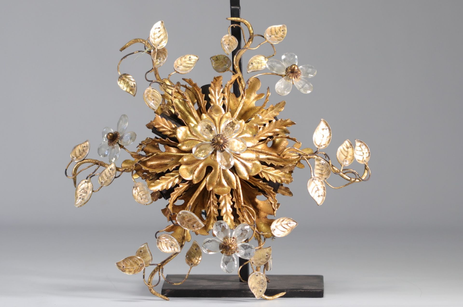 Maison Jansen, ceiling lamp in gold metal and glass flower - Image 2 of 2