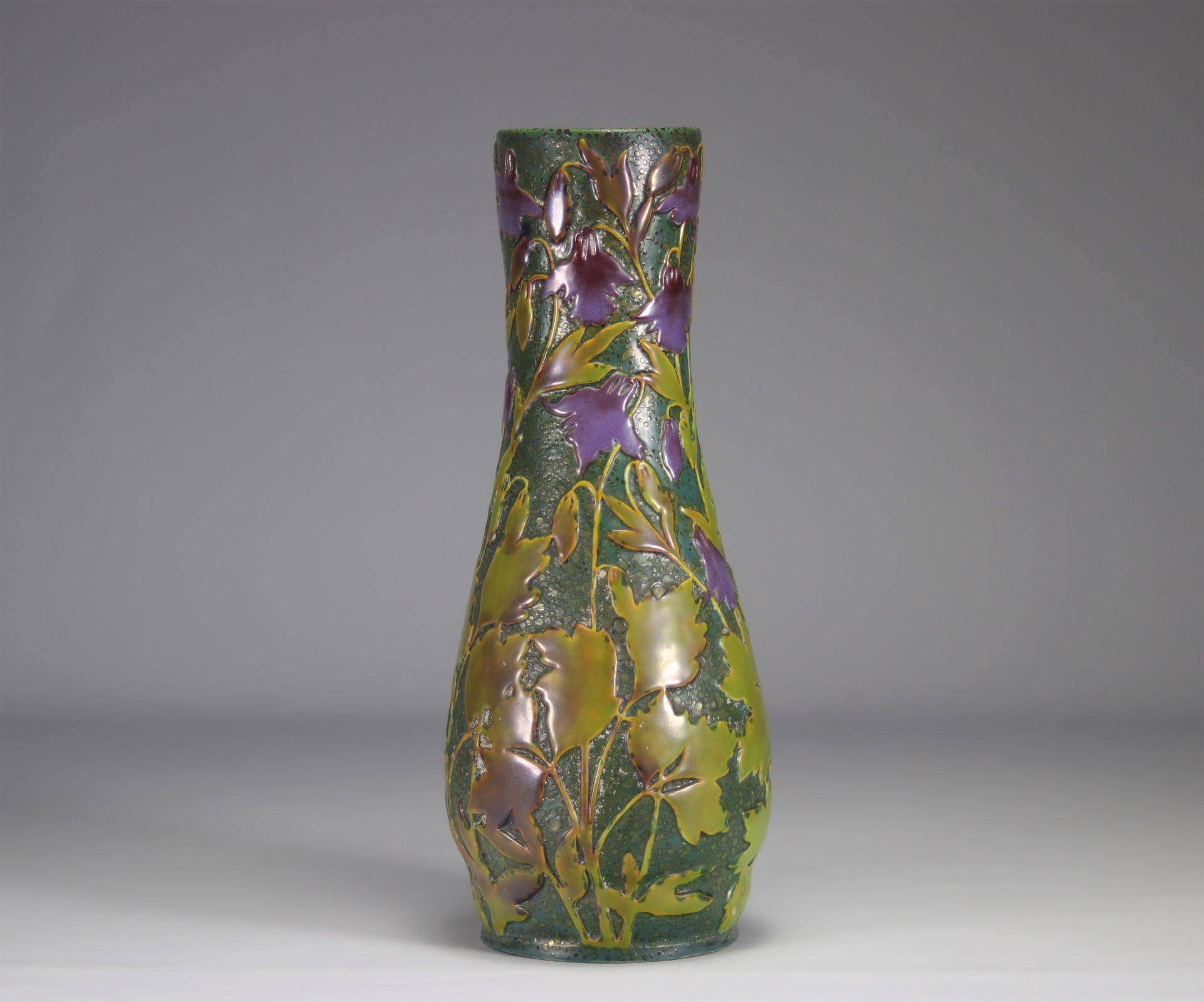 Vilmos ZSOLNAY (1840 - 1900) rare Art Nouveau vase decorated with purple flowers on a green backgrou - Image 4 of 6