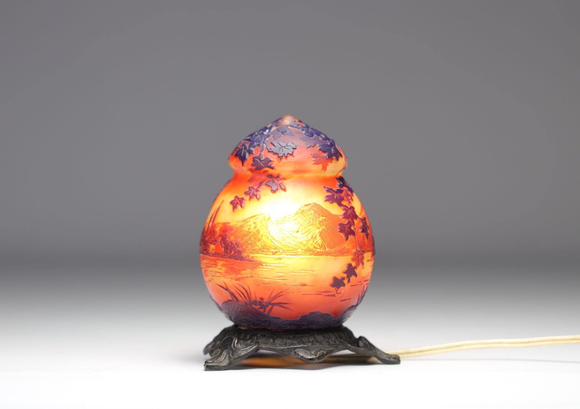 DEVEZ red acid-etched "lamp" nightlight with landscape decoration - Image 4 of 6