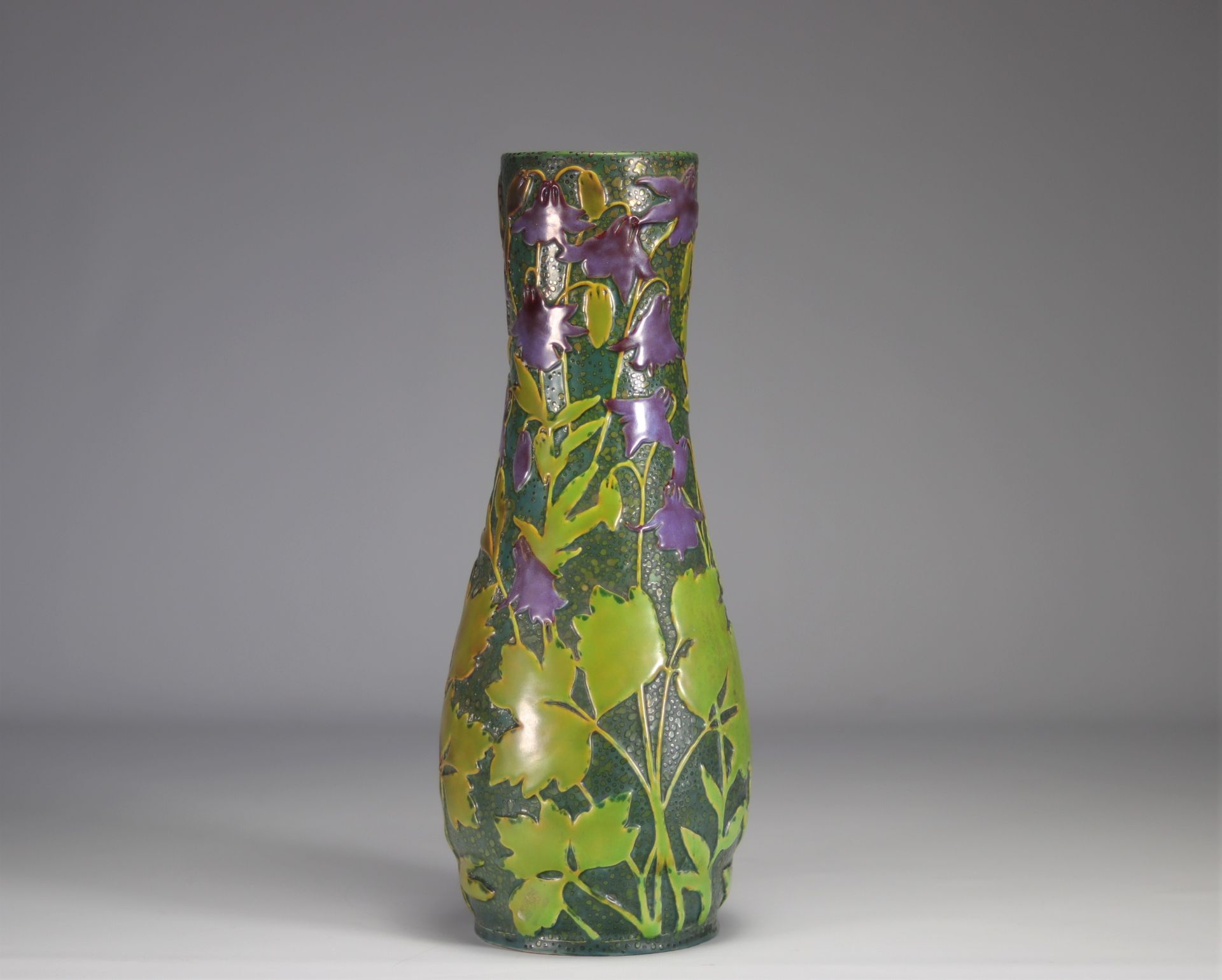 Vilmos ZSOLNAY (1840 - 1900) rare Art Nouveau vase decorated with purple flowers on a green backgrou - Image 5 of 6