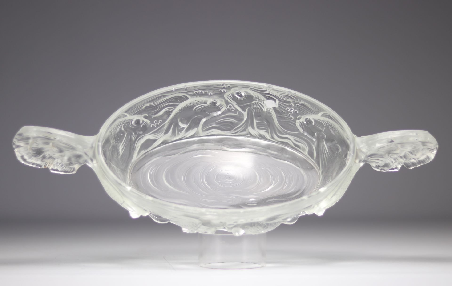 VERLYS (1925-1946) Opalescent moulded glass oval planter decorated in relief with fish, with tails f - Bild 4 aus 4