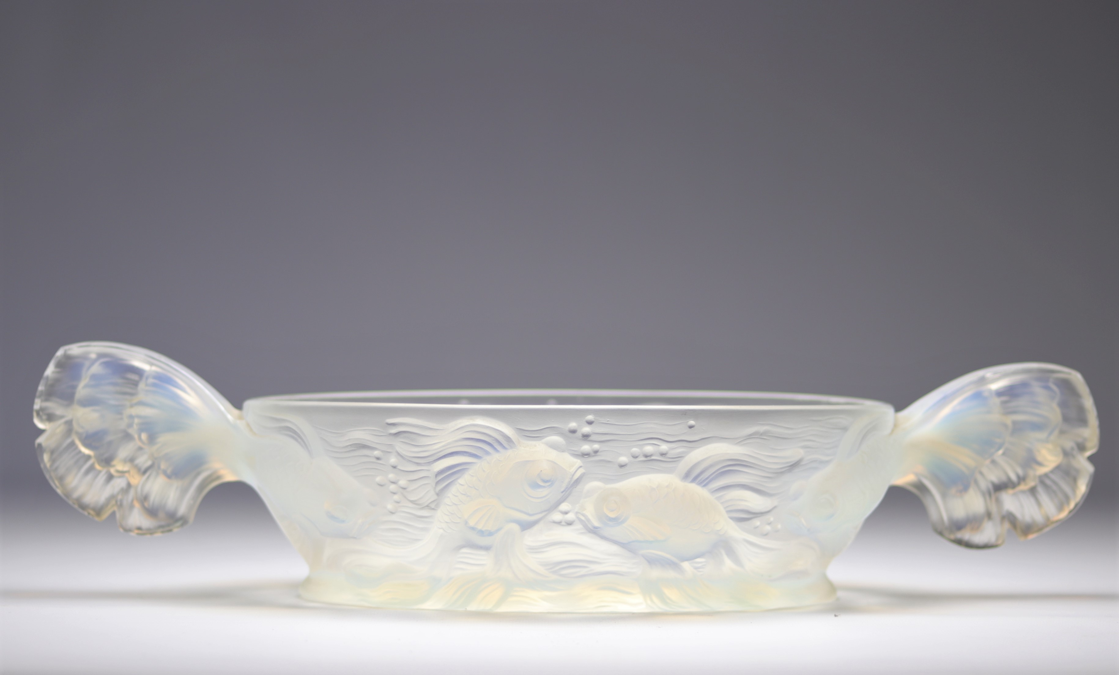 VERLYS France oval bowl as a centrepiece in opalescent moulded glass with fish in relief - Image 3 of 4