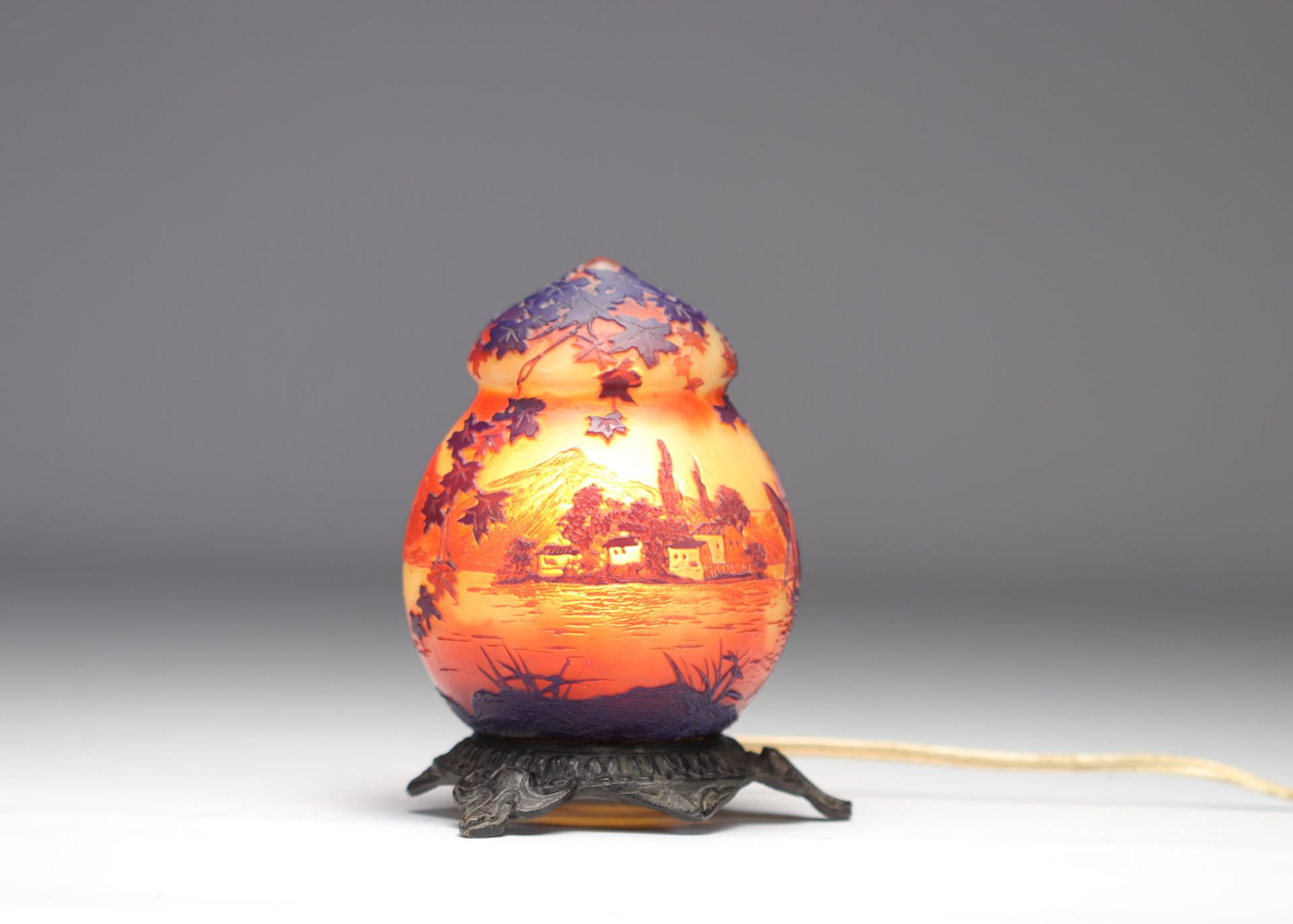 DEVEZ red acid-etched "lamp" nightlight with landscape decoration