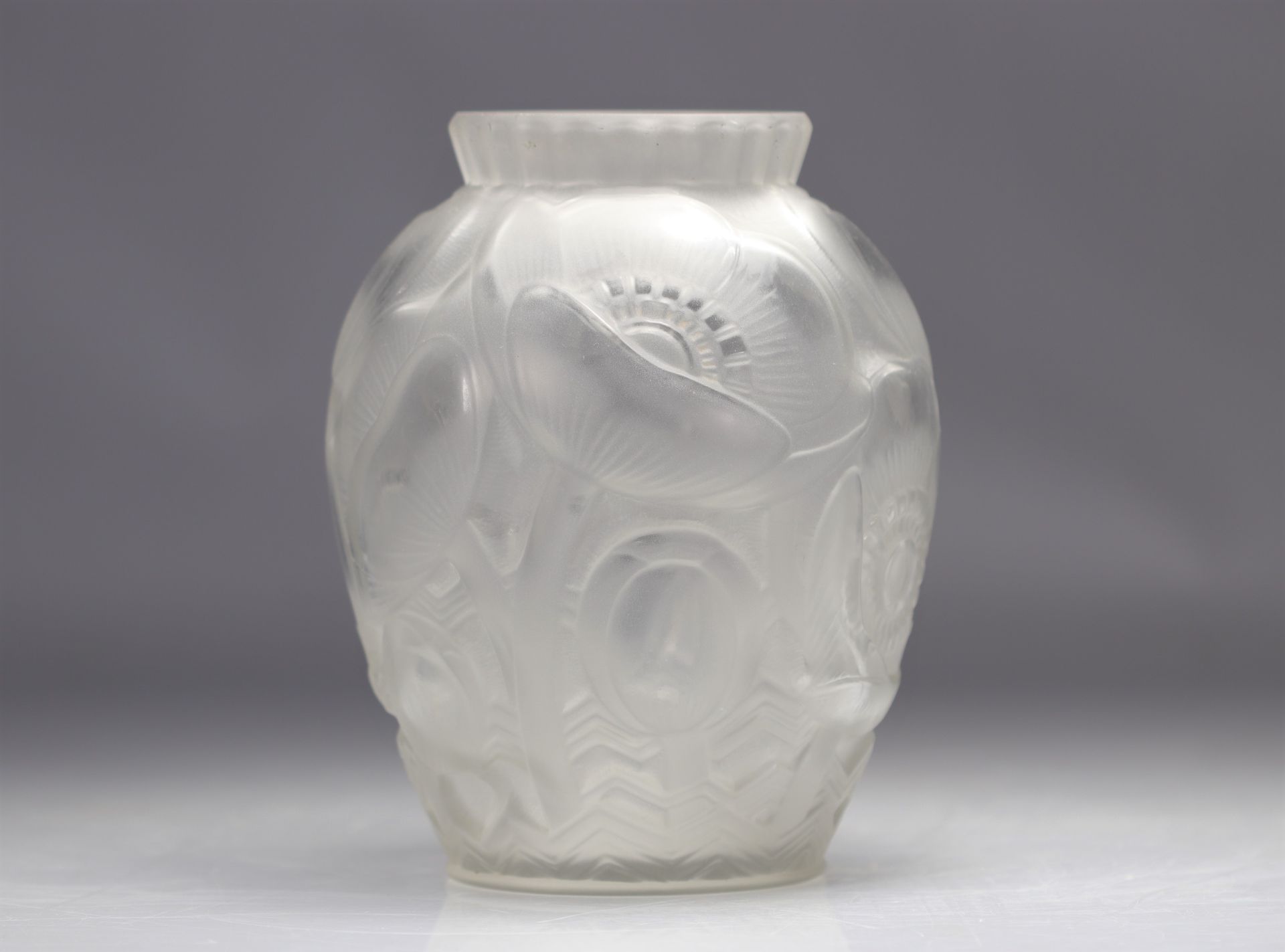 Pierre d'AVESN (1901-1990) Art Deco vase with stylized flower motif