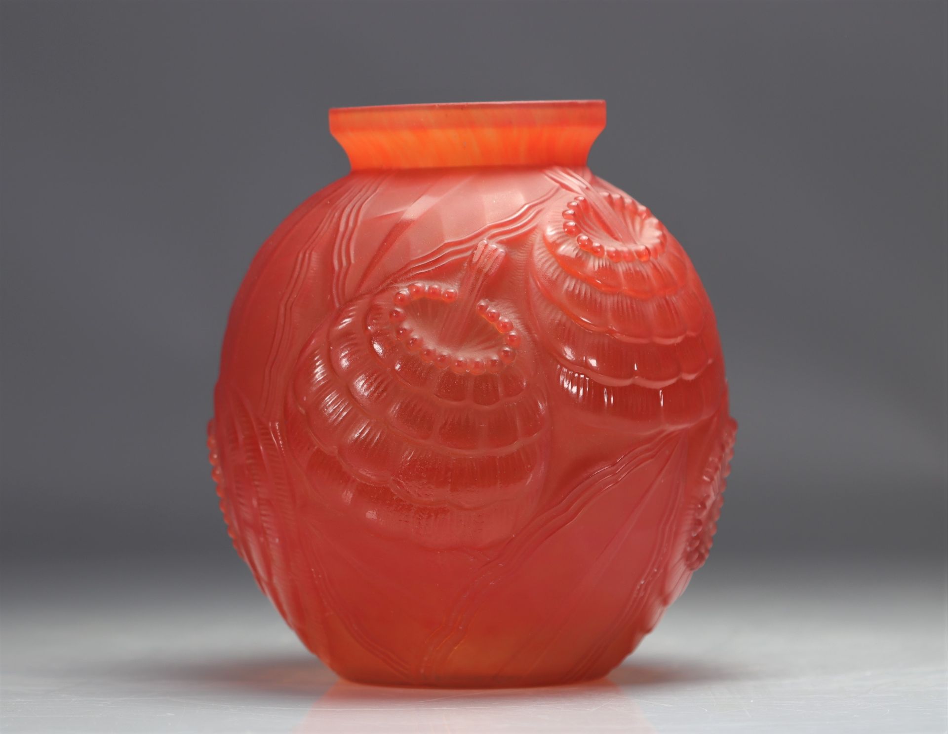 Pierre d'AVESN (1901-1990) Red Art Deco vase with stylized flower motif