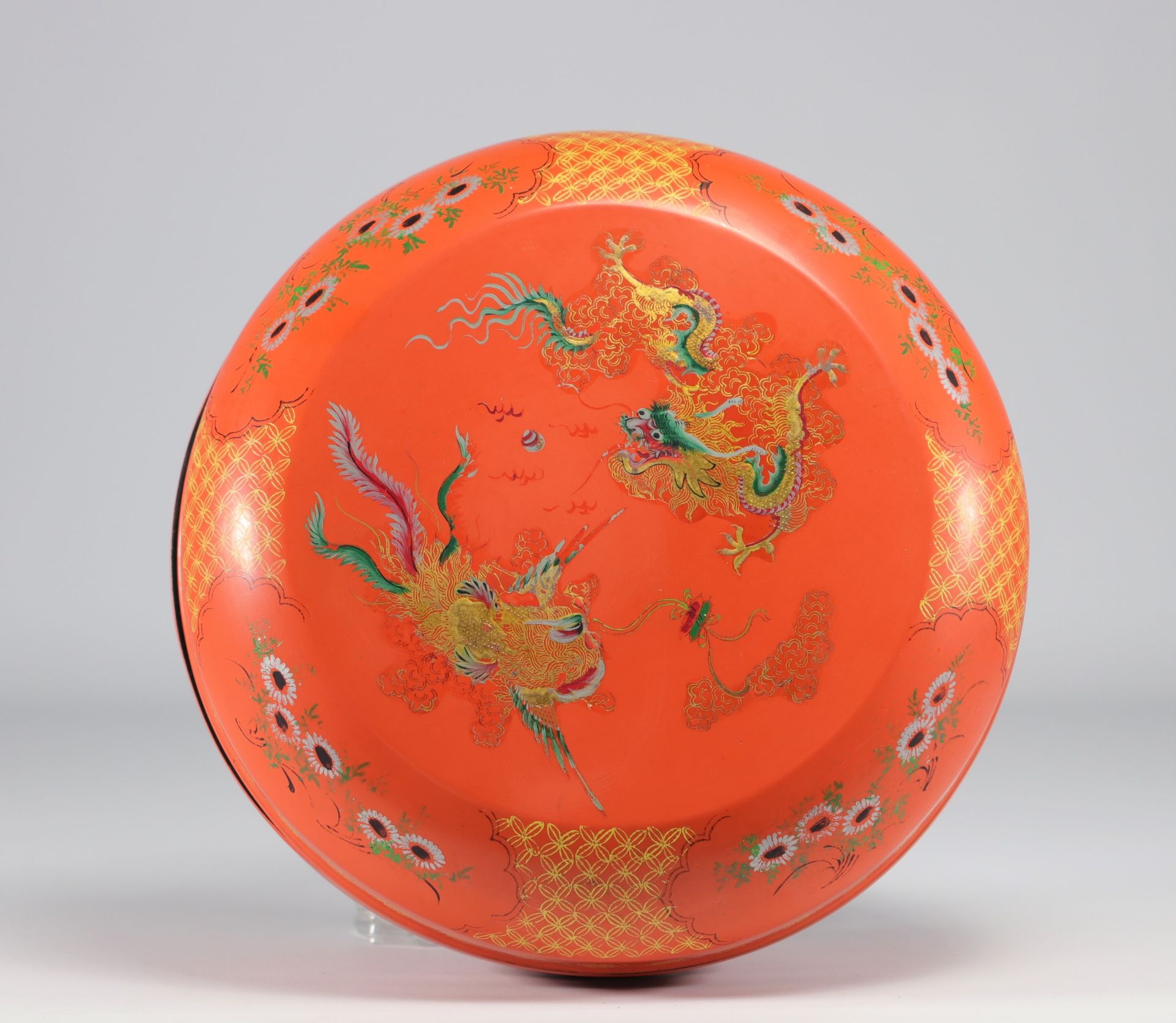 Large covered box in Fuzhou lacquer with phoenix decoration