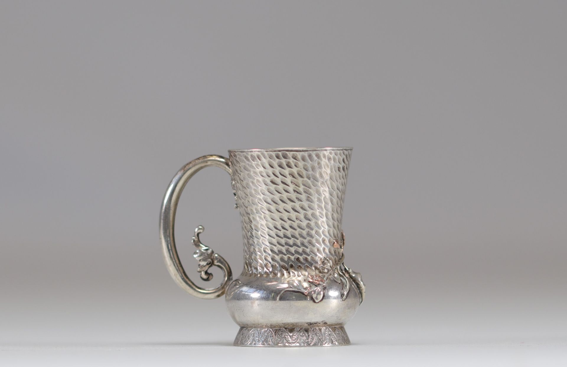 Sterling silver jug decorated with grapes - Image 2 of 3