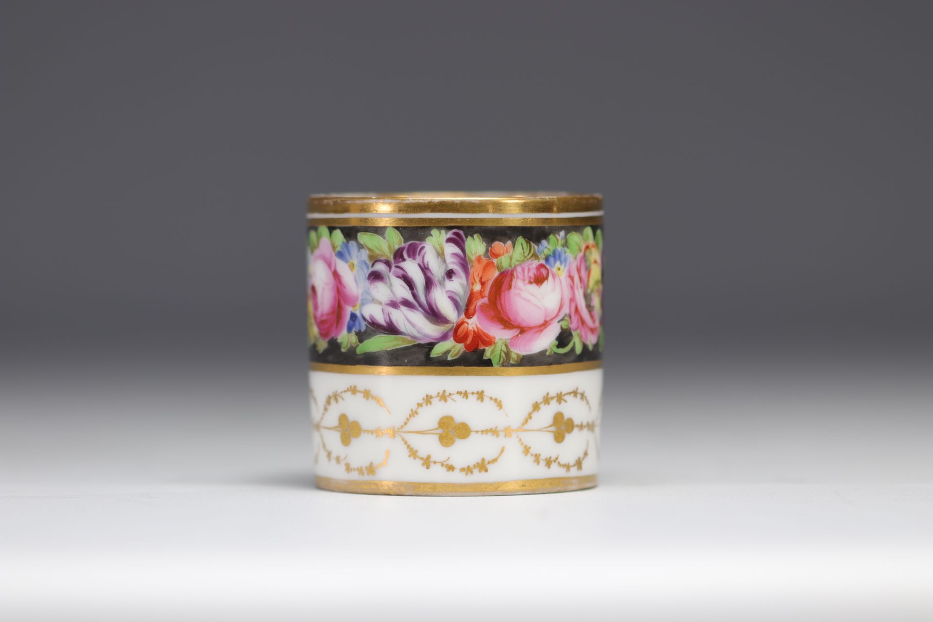 Paris porcelain cup decorated with flowers - Bild 3 aus 6