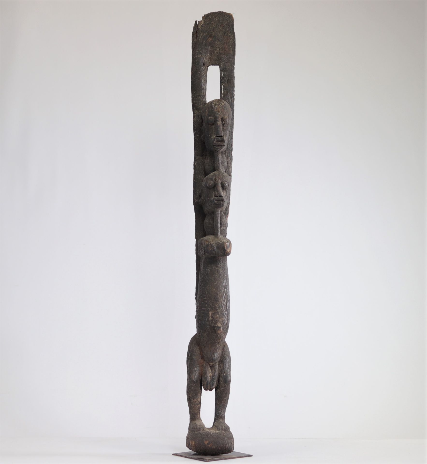 Wooden statue with crusty patina from the Dogon country, Mali - Image 4 of 4