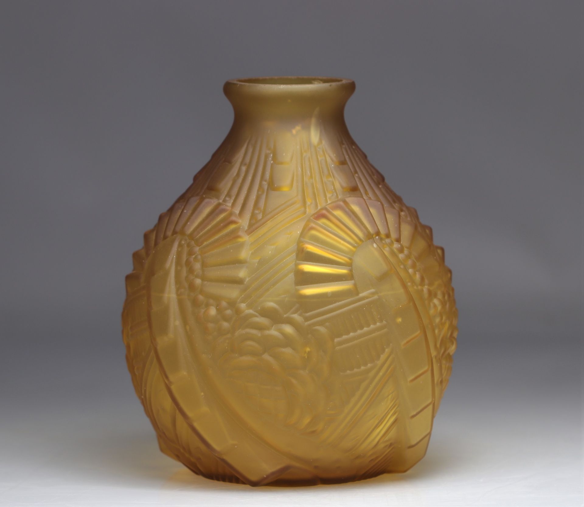 Art Deco satin ocher ball vase with geometric patterns - Bild 3 aus 3