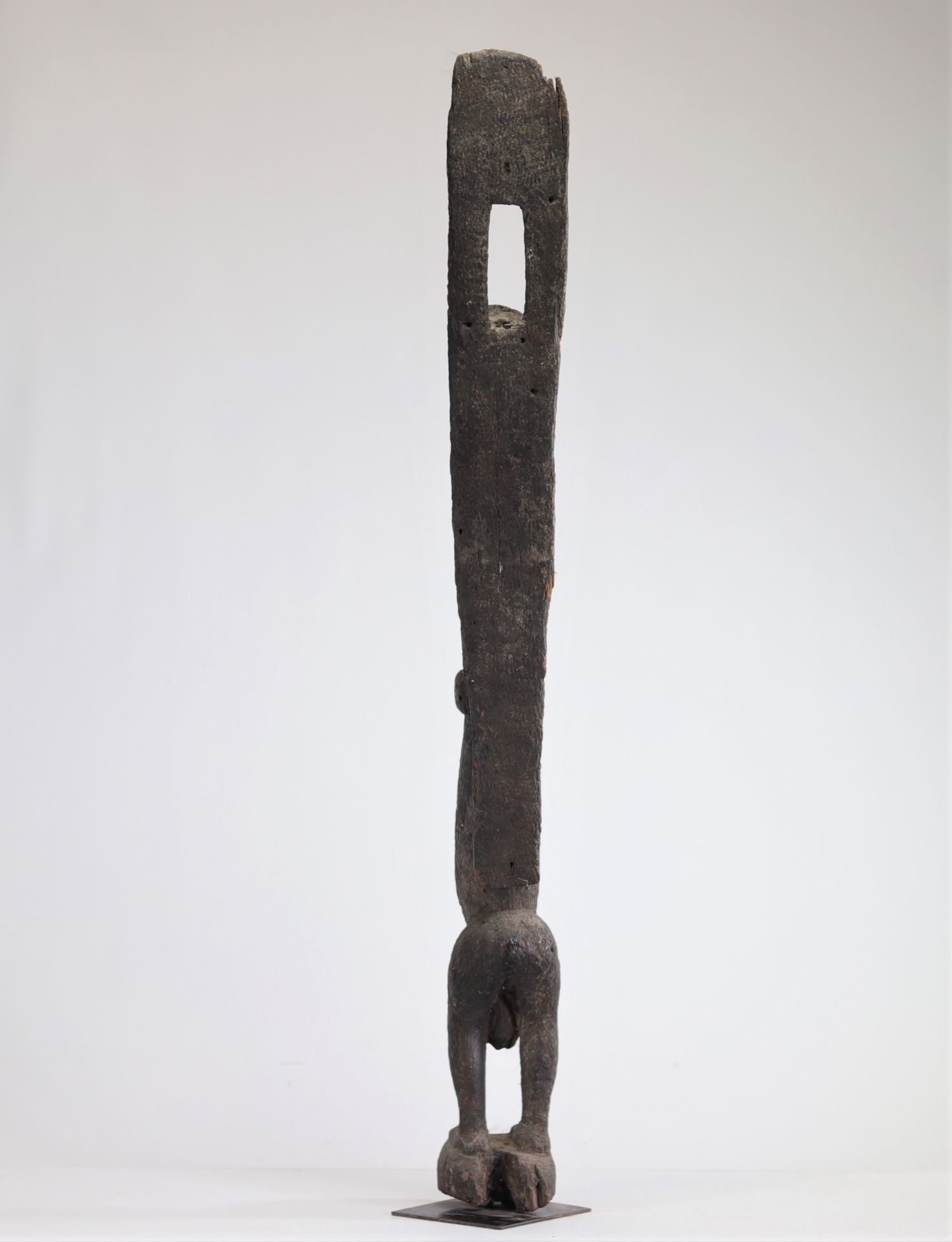 Wooden statue with crusty patina from the Dogon country, Mali - Image 3 of 4