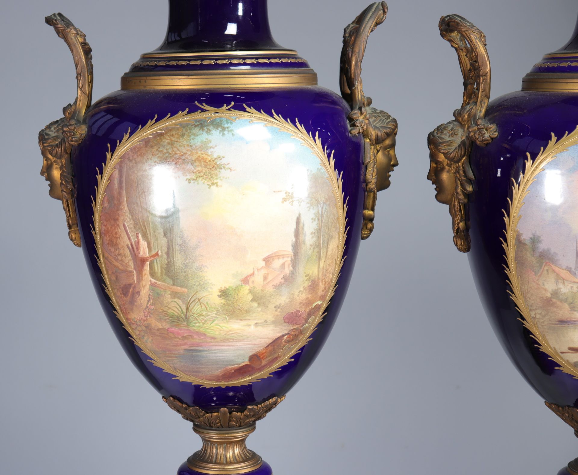 Monumental pair of Sevres vases with romantic decorations "offered to Princess Lamballe" - Bild 5 aus 10
