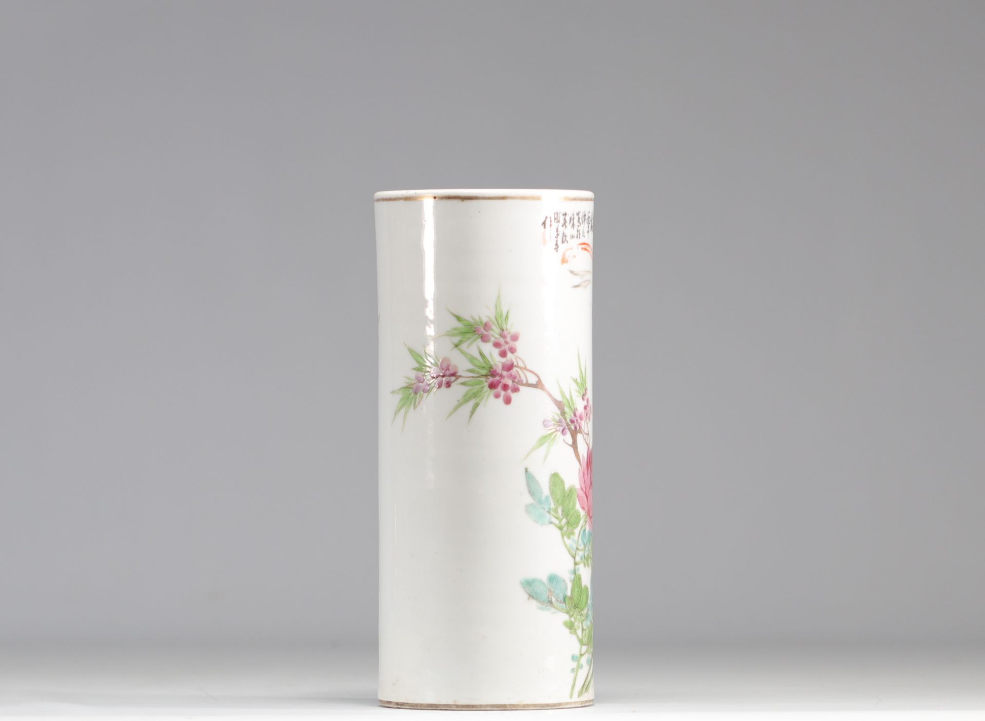 Brush holder in qianjiang cai porcelain decorated with birds and artist signature flowers - Bild 4 aus 5
