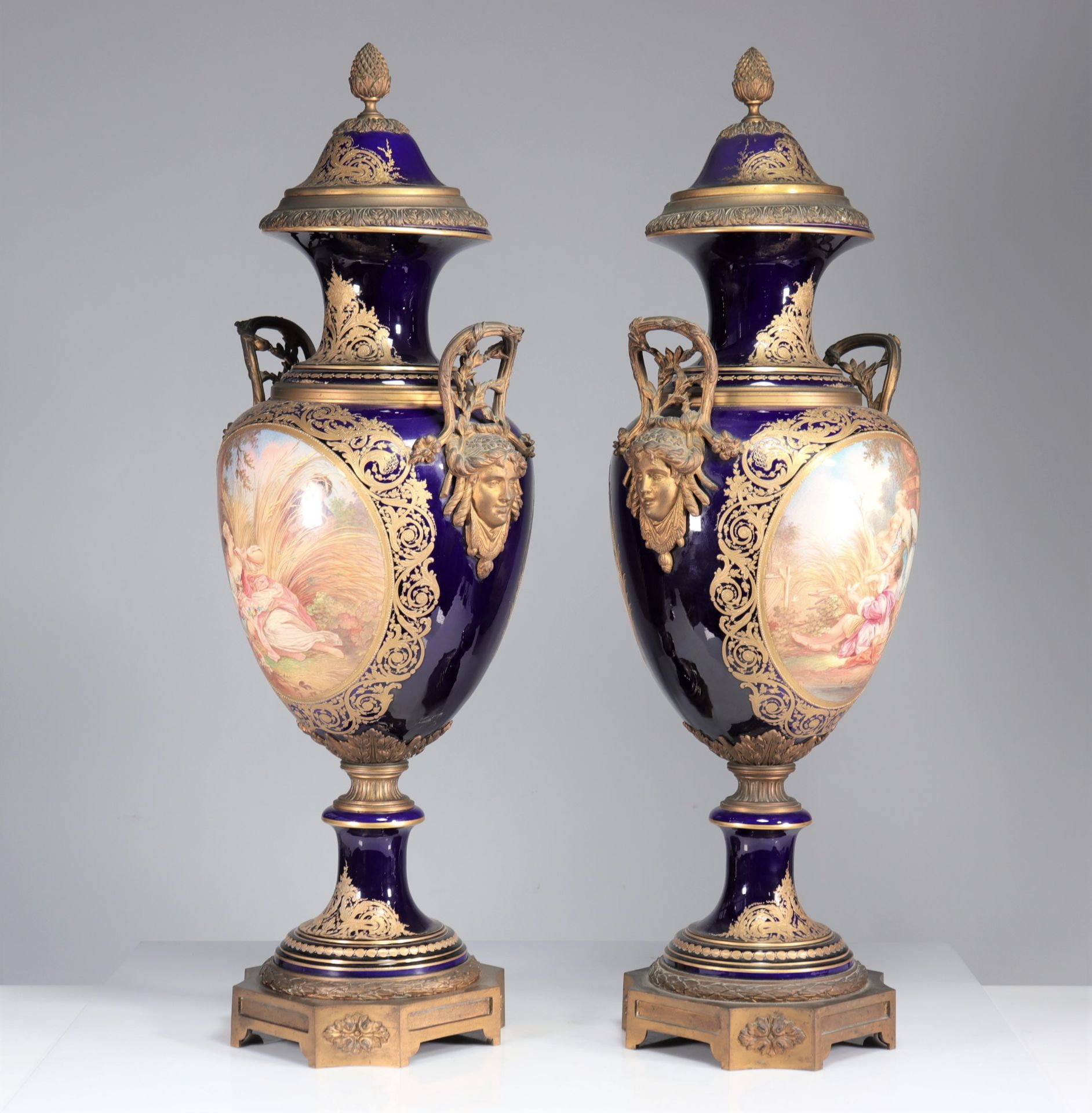 Monumental pair of Sevres vases with romantic decorations "offered to Princess Lamballe" - Bild 4 aus 10