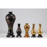 Lot of vases (5) in gilded Fuzhou lacquer decorated with landscapes and characters