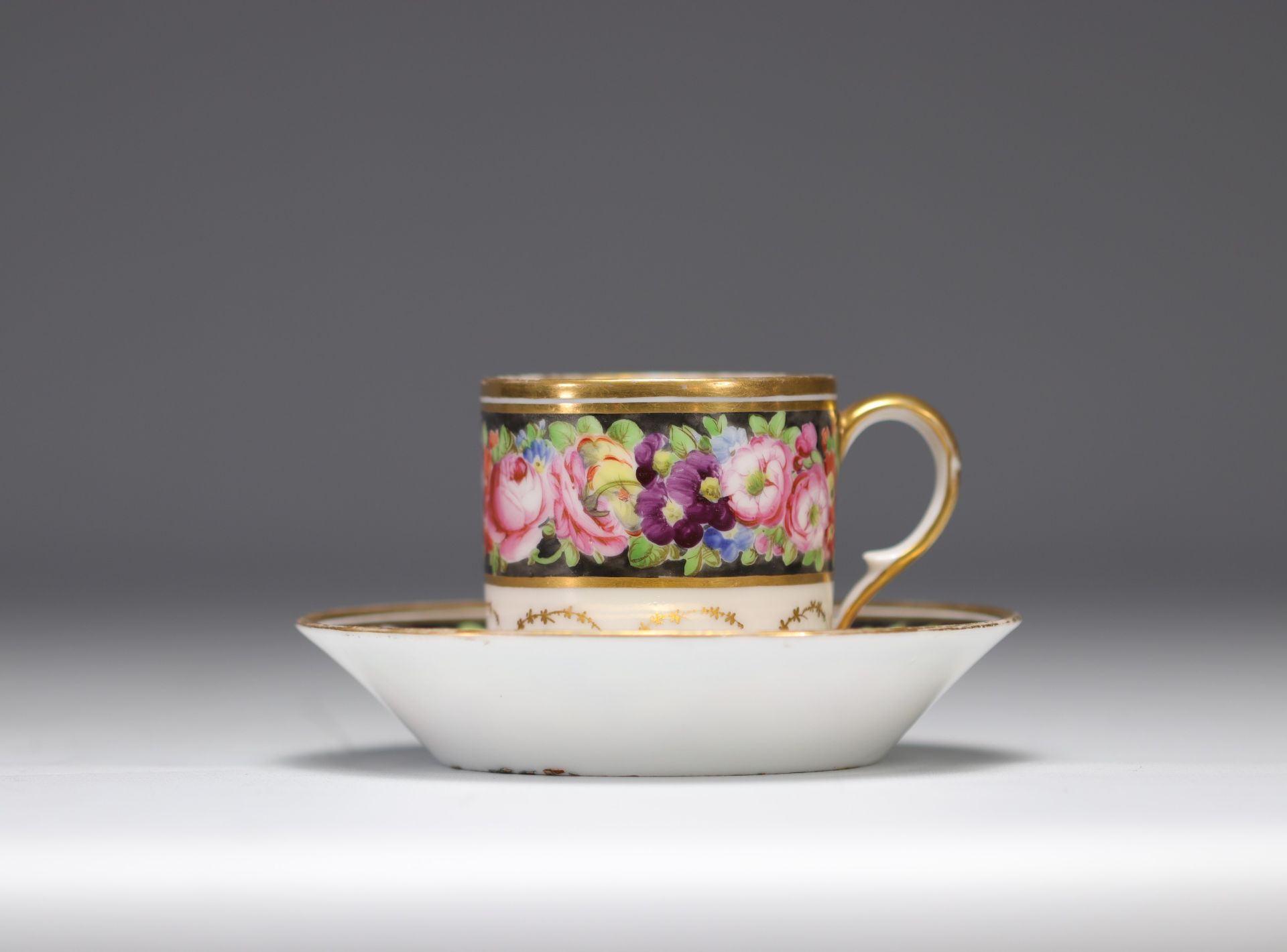 Paris porcelain cup decorated with flowers - Bild 2 aus 6