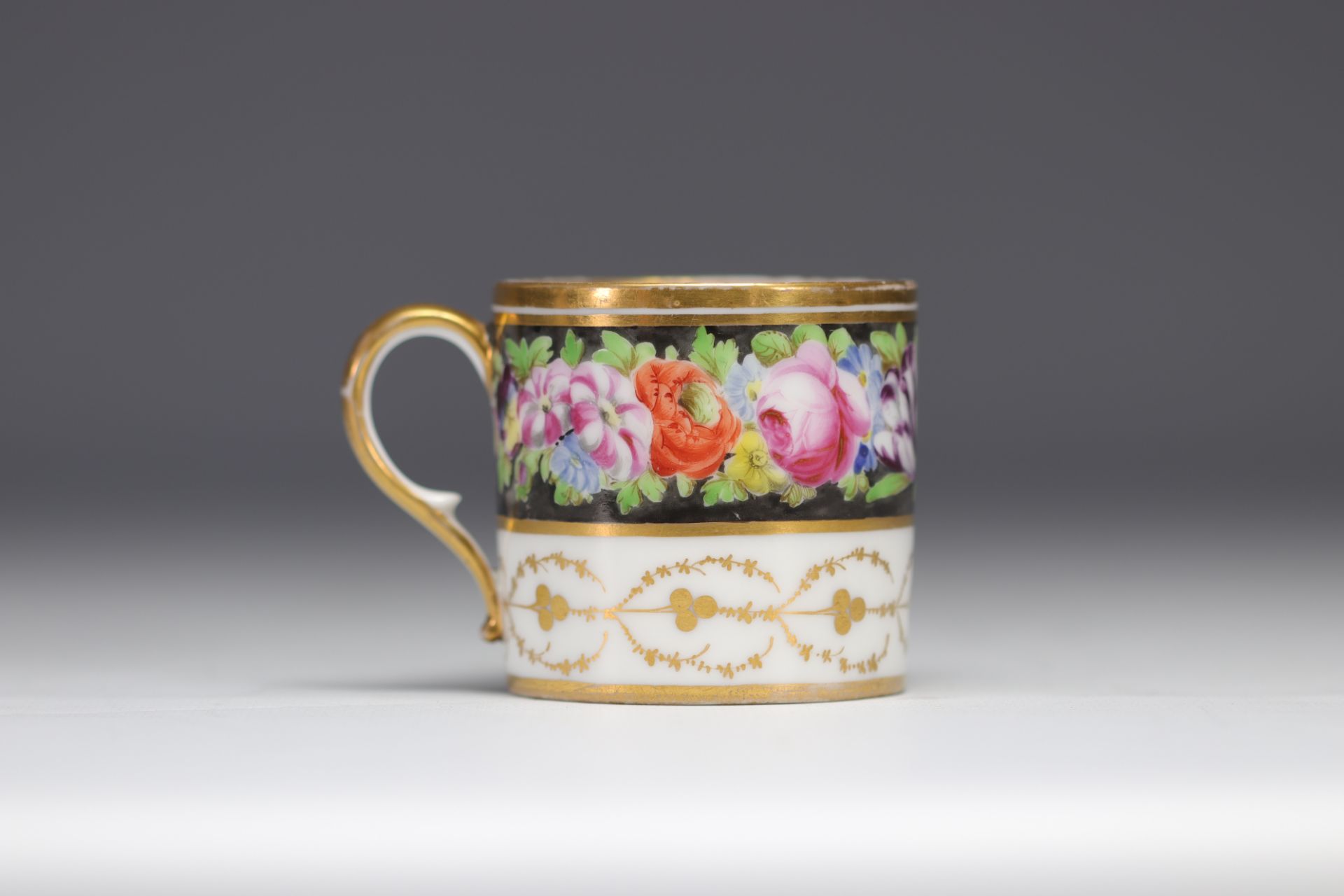 Paris porcelain cup decorated with flowers - Bild 4 aus 6