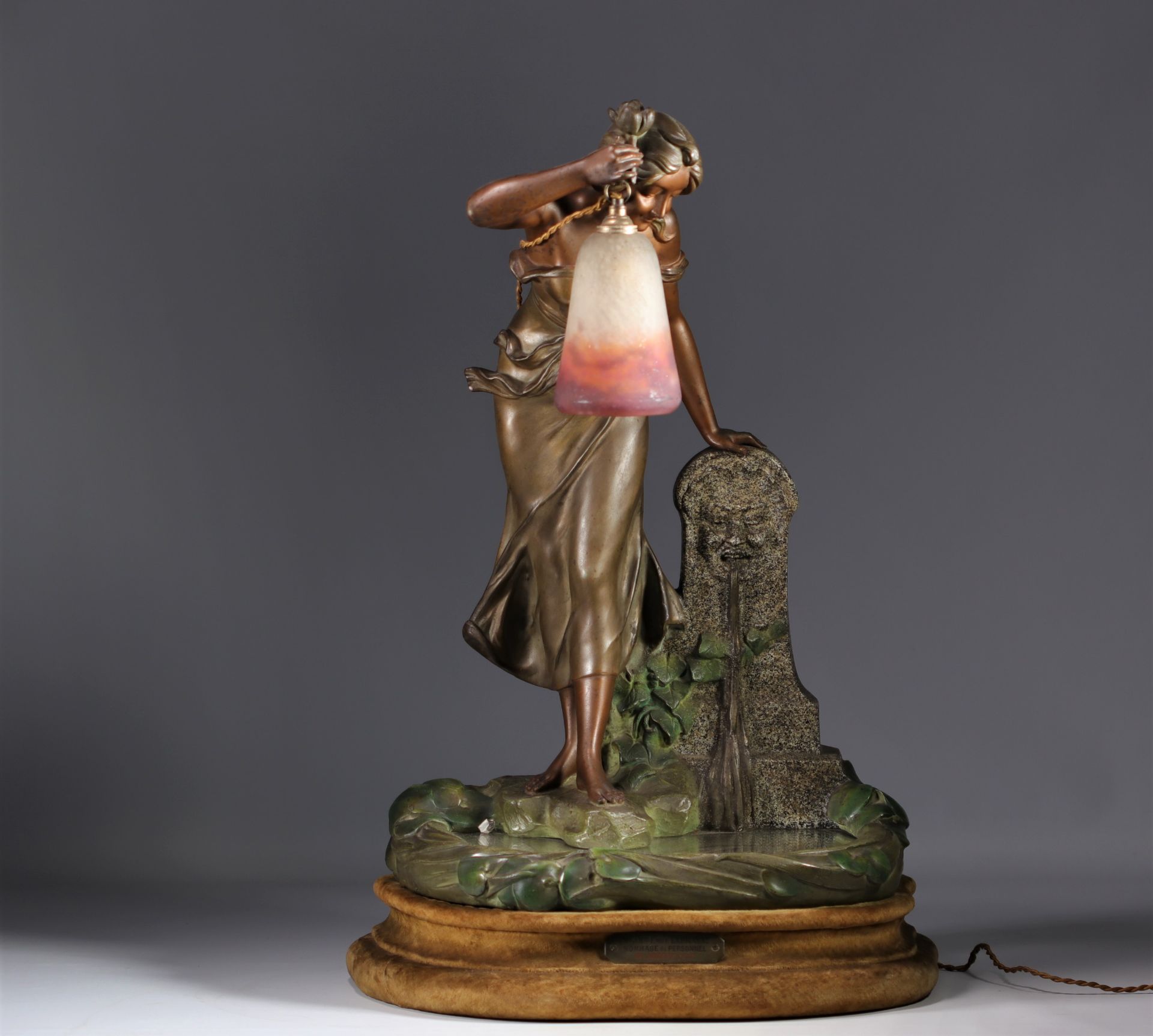 Imposing Art Nouveau lamp, young woman at a pond - Bild 2 aus 6