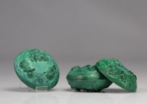 (2) Pair of covered boxes imitating malachite with rose decoration circa 1900