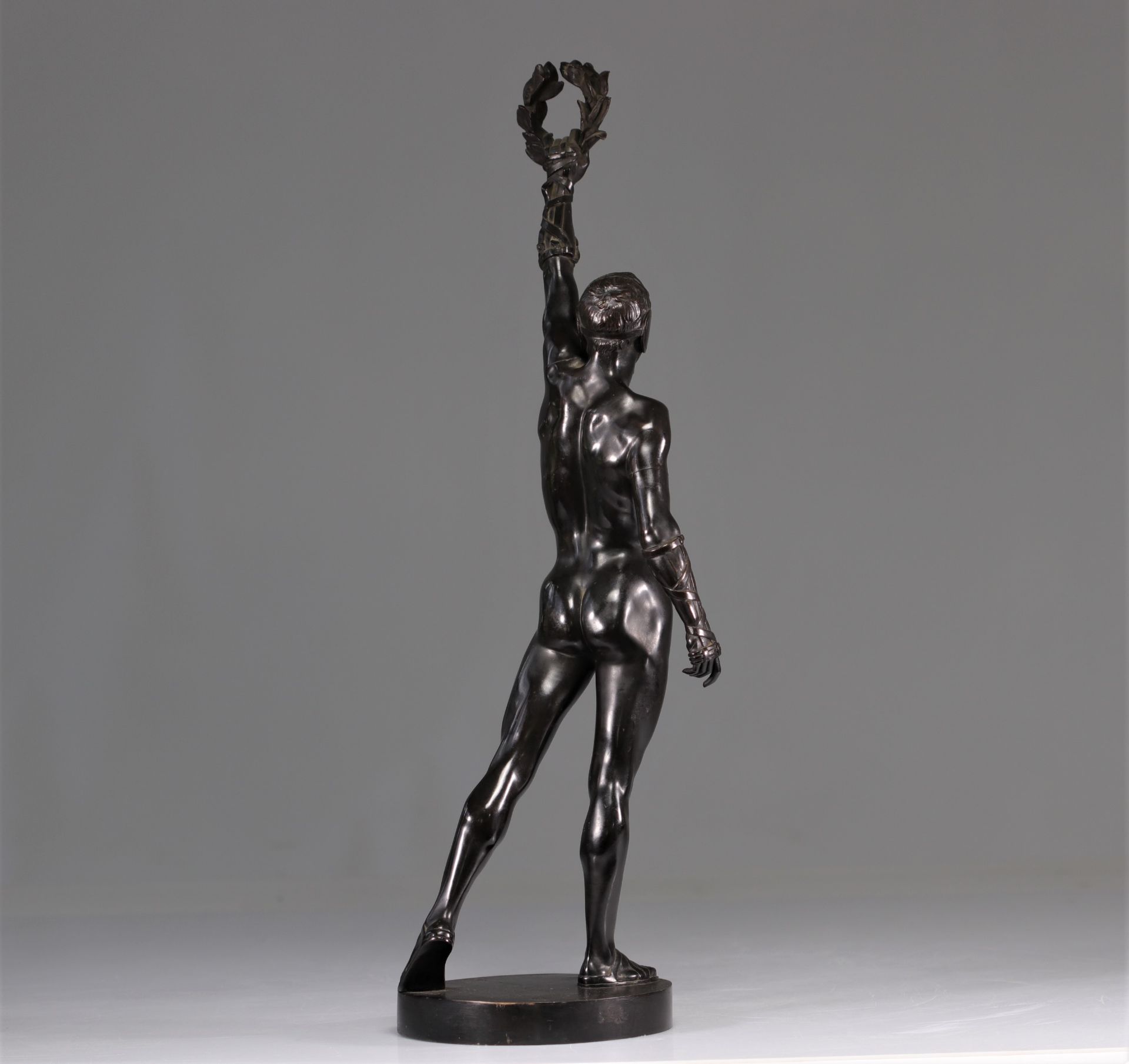 Baucke, Heinrich (1875 Dusseldorf - 1915 Ratingen) Beautiful bronze of an antique-style man called " - Bild 3 aus 5