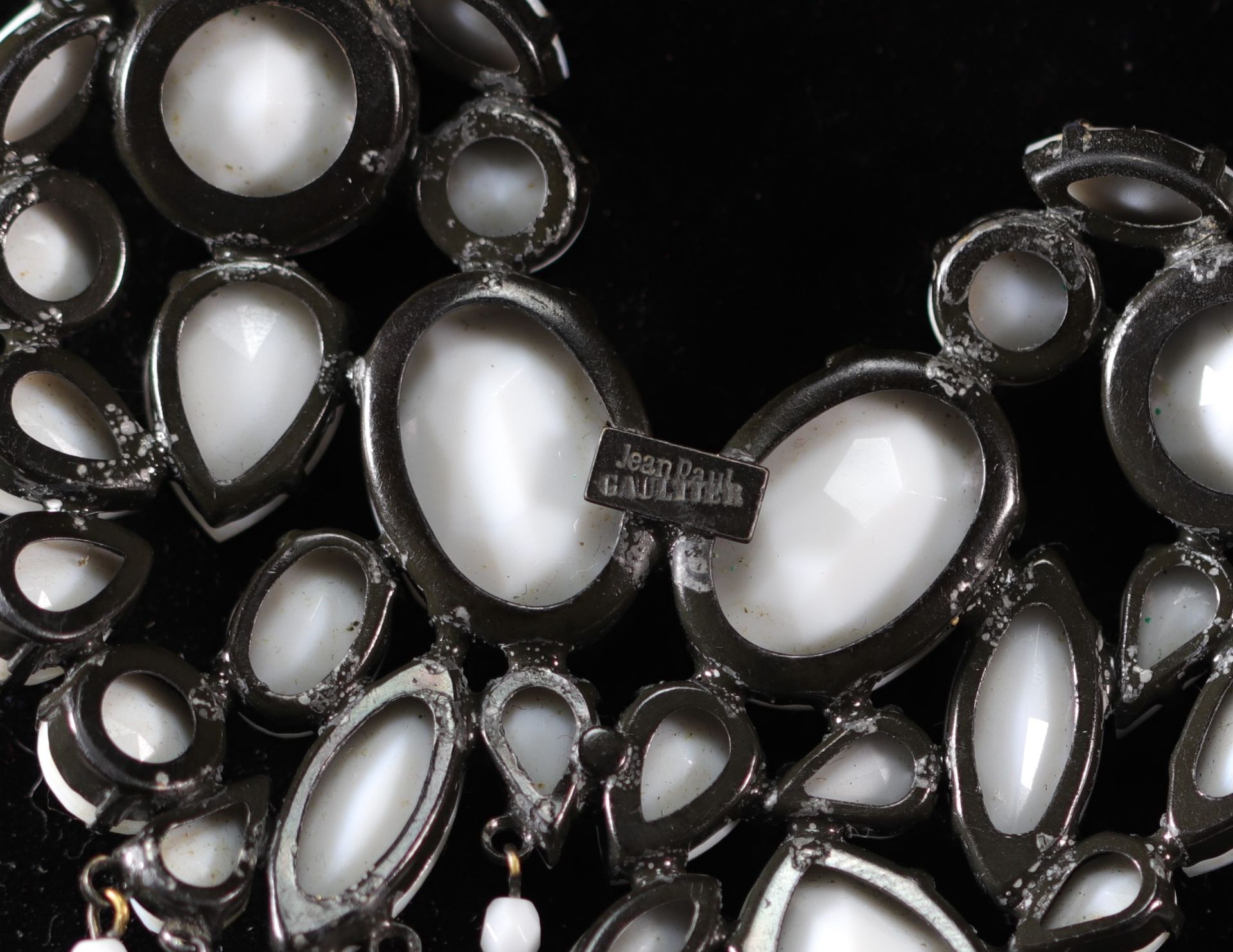 JEAN PAUL GAULTIER Necklace set with white glass paste cabochons - Image 3 of 3