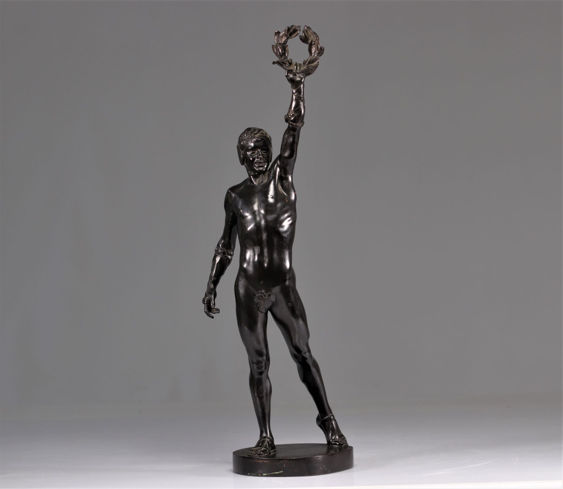 Baucke, Heinrich (1875 Dusseldorf - 1915 Ratingen) Beautiful bronze of an antique-style man called "