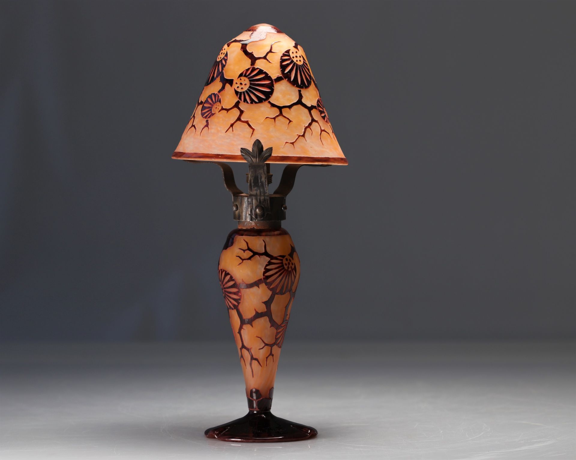 Le Verre Francais beautiful acid-etched Art Deco lamp with geometric motif - Image 3 of 4