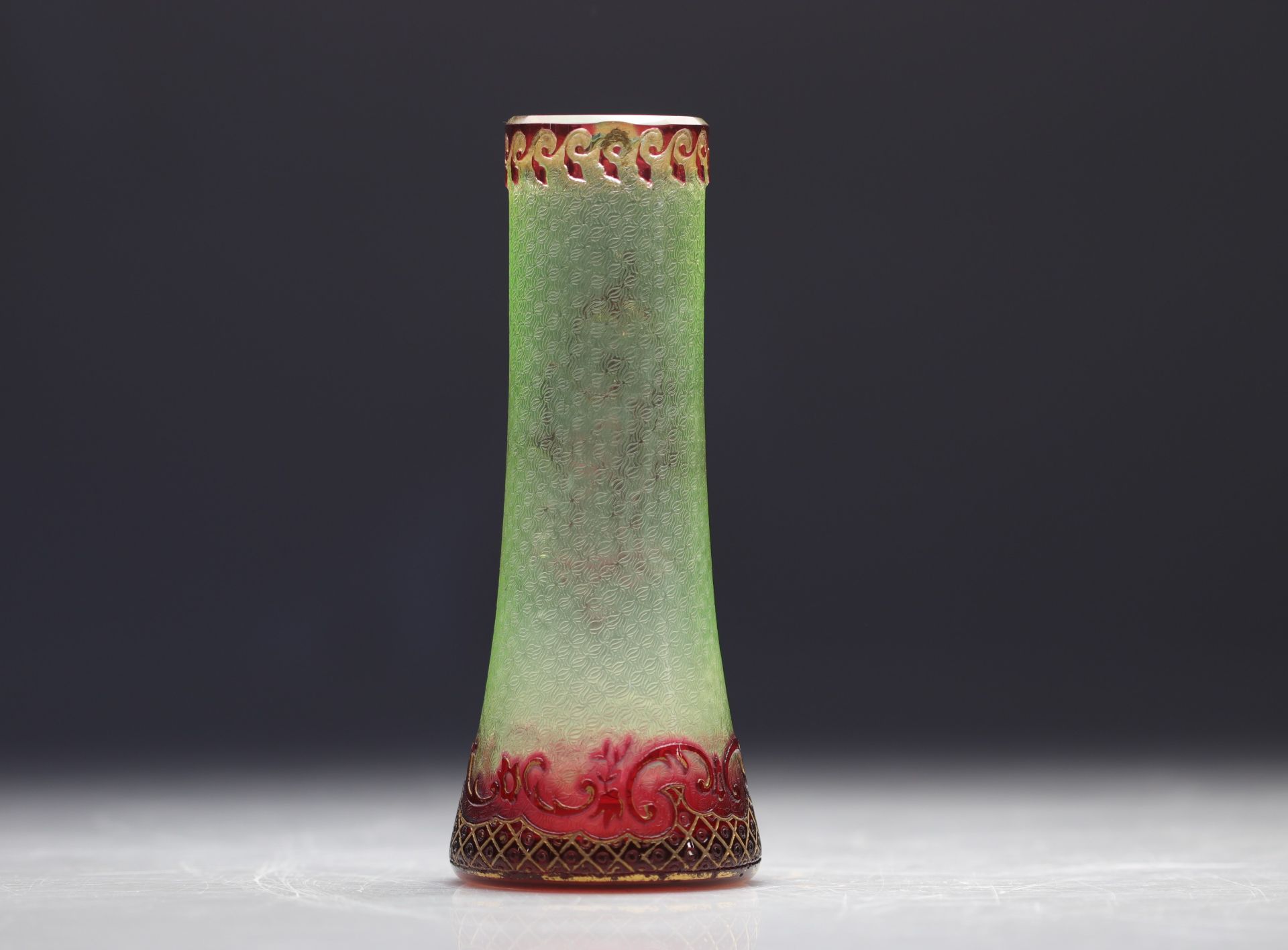 Val Saint Lambert acid-etched vase lined in red and urane - Bild 2 aus 3