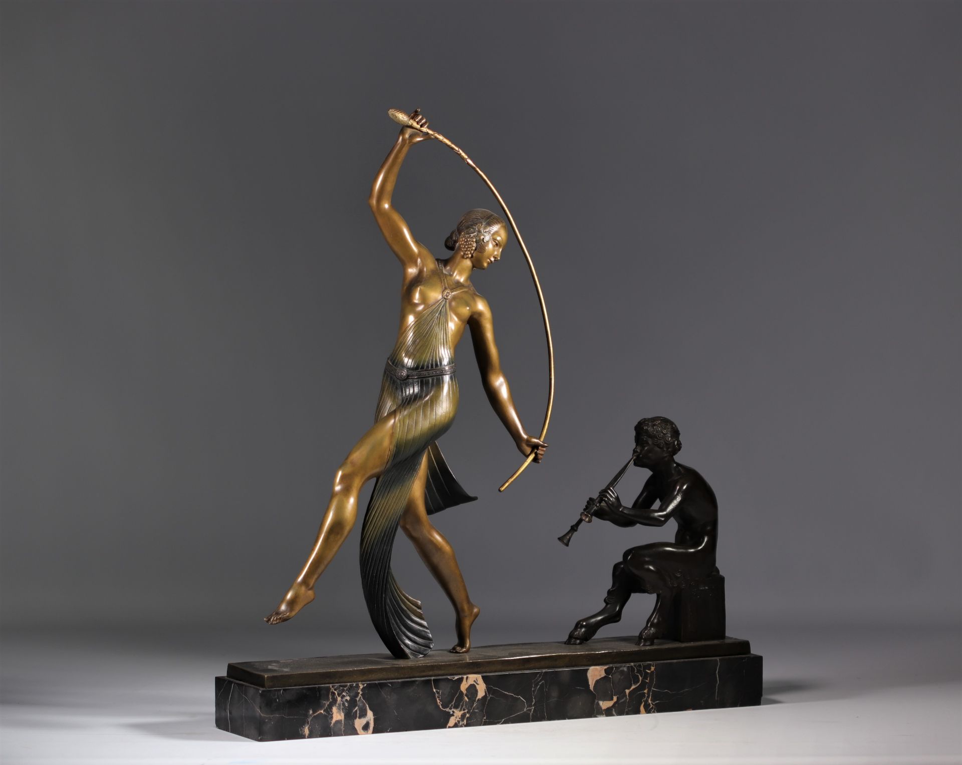 J.D. GUIRANDE (XIX-XX) Large Art Deco bronze sculpture "Woman and faun musician". - Bild 3 aus 4